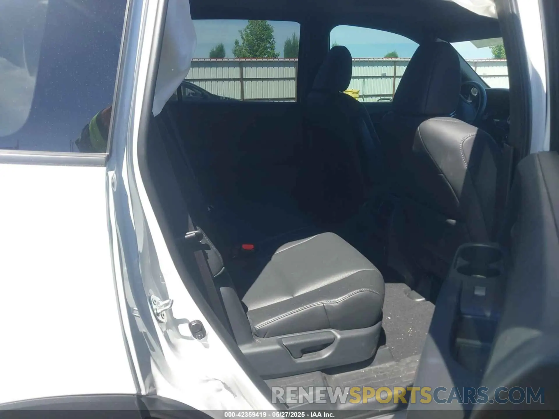 8 Фотография поврежденного автомобиля 5FNYF8H52NB009758 HONDA PASSPORT 2022