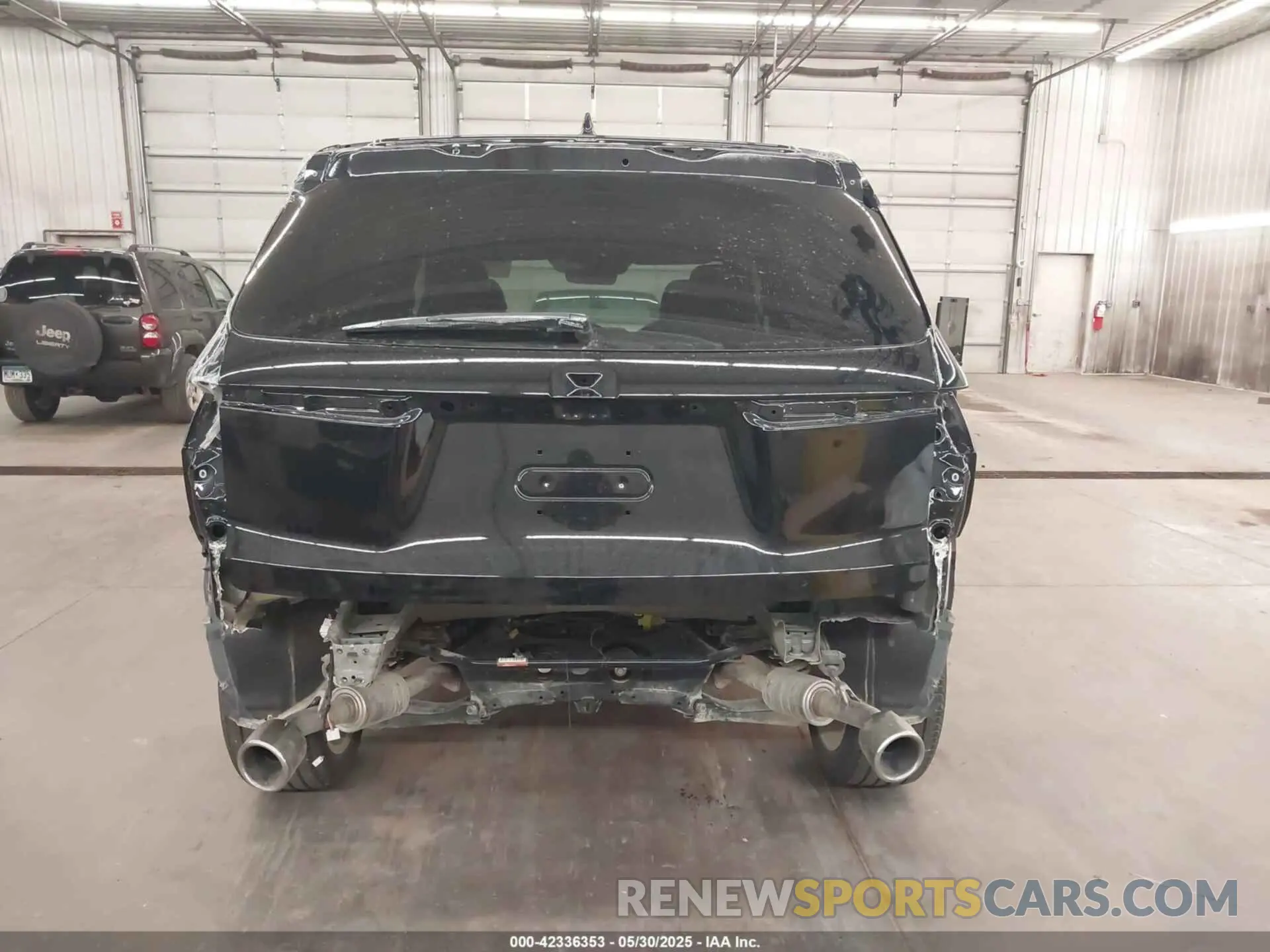 17 Photograph of a damaged car 5FNYF8H52NB019660 HONDA PASSPORT 2022