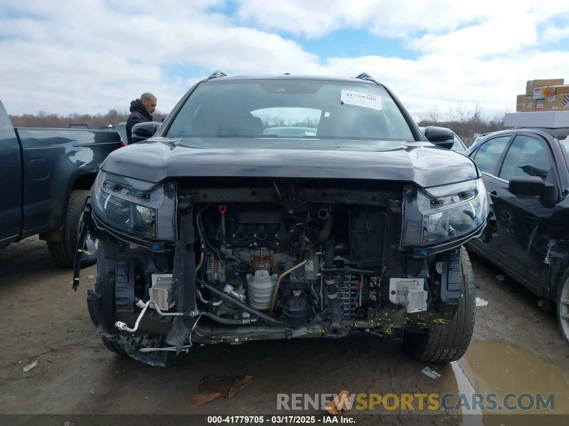 13 Photograph of a damaged car 5FNYF8H60NB011632 HONDA PASSPORT 2022