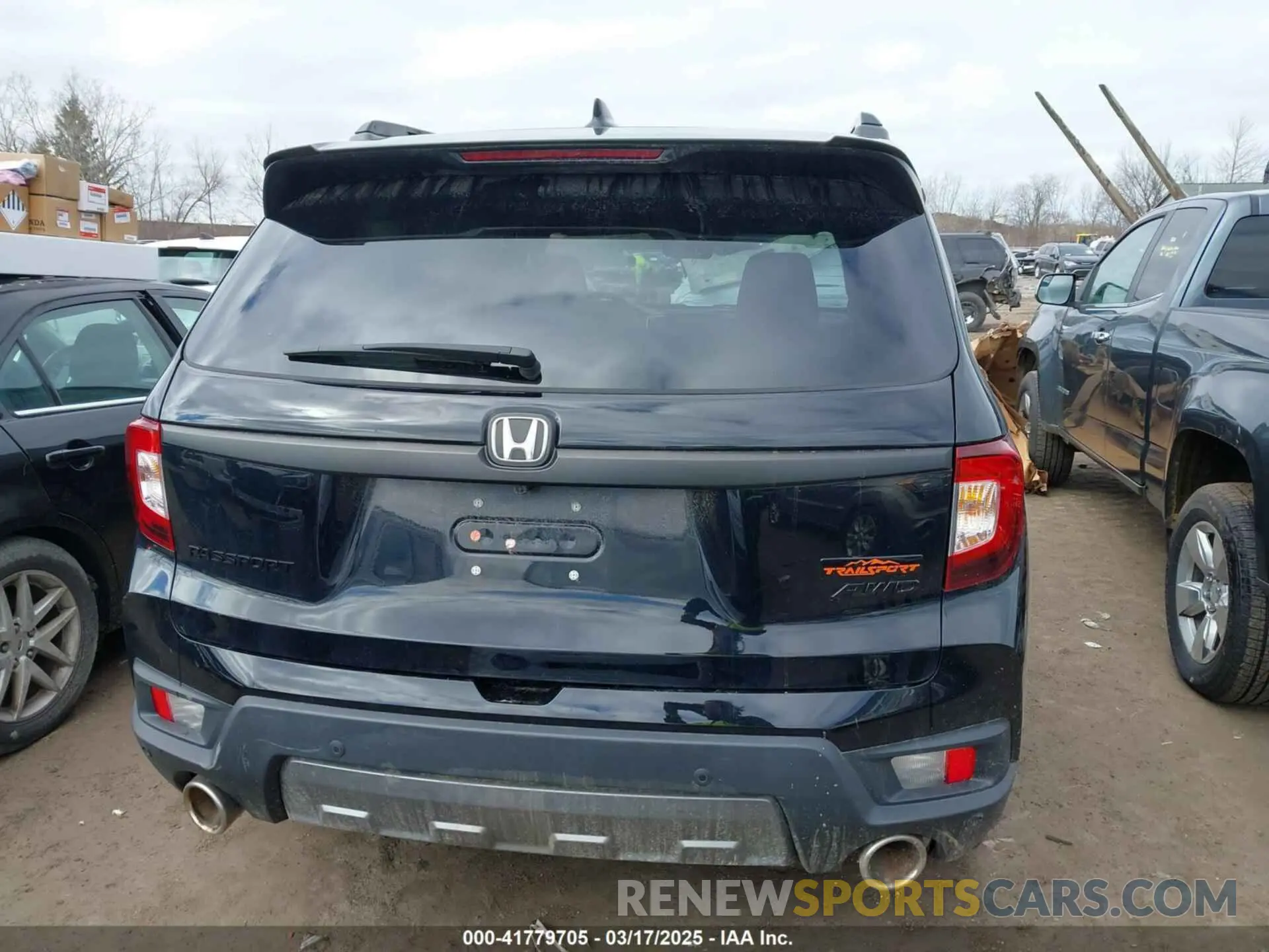 17 Photograph of a damaged car 5FNYF8H60NB011632 HONDA PASSPORT 2022