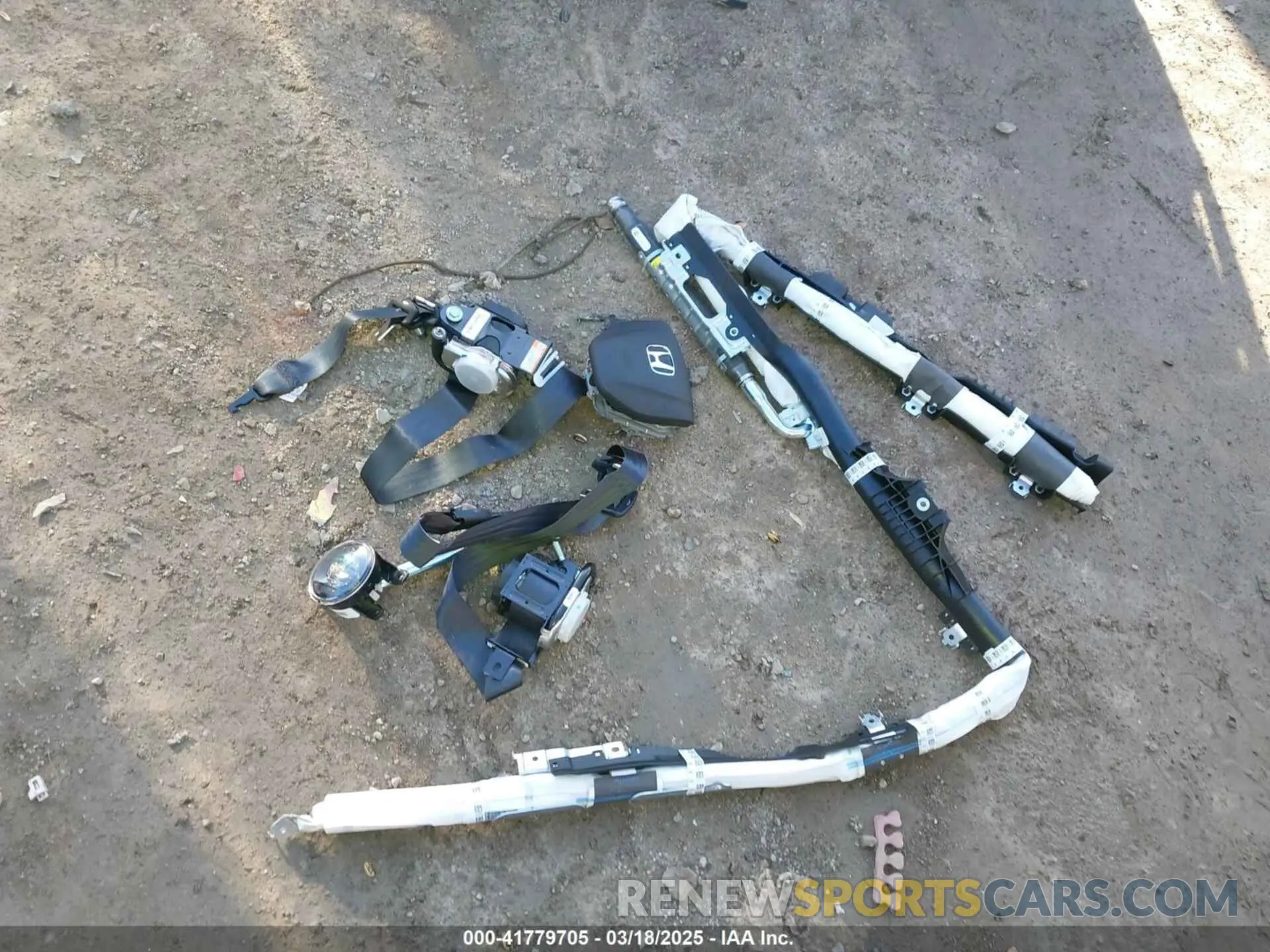 18 Photograph of a damaged car 5FNYF8H60NB011632 HONDA PASSPORT 2022