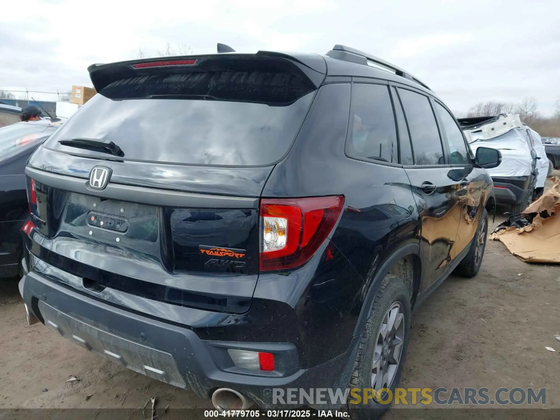4 Photograph of a damaged car 5FNYF8H60NB011632 HONDA PASSPORT 2022