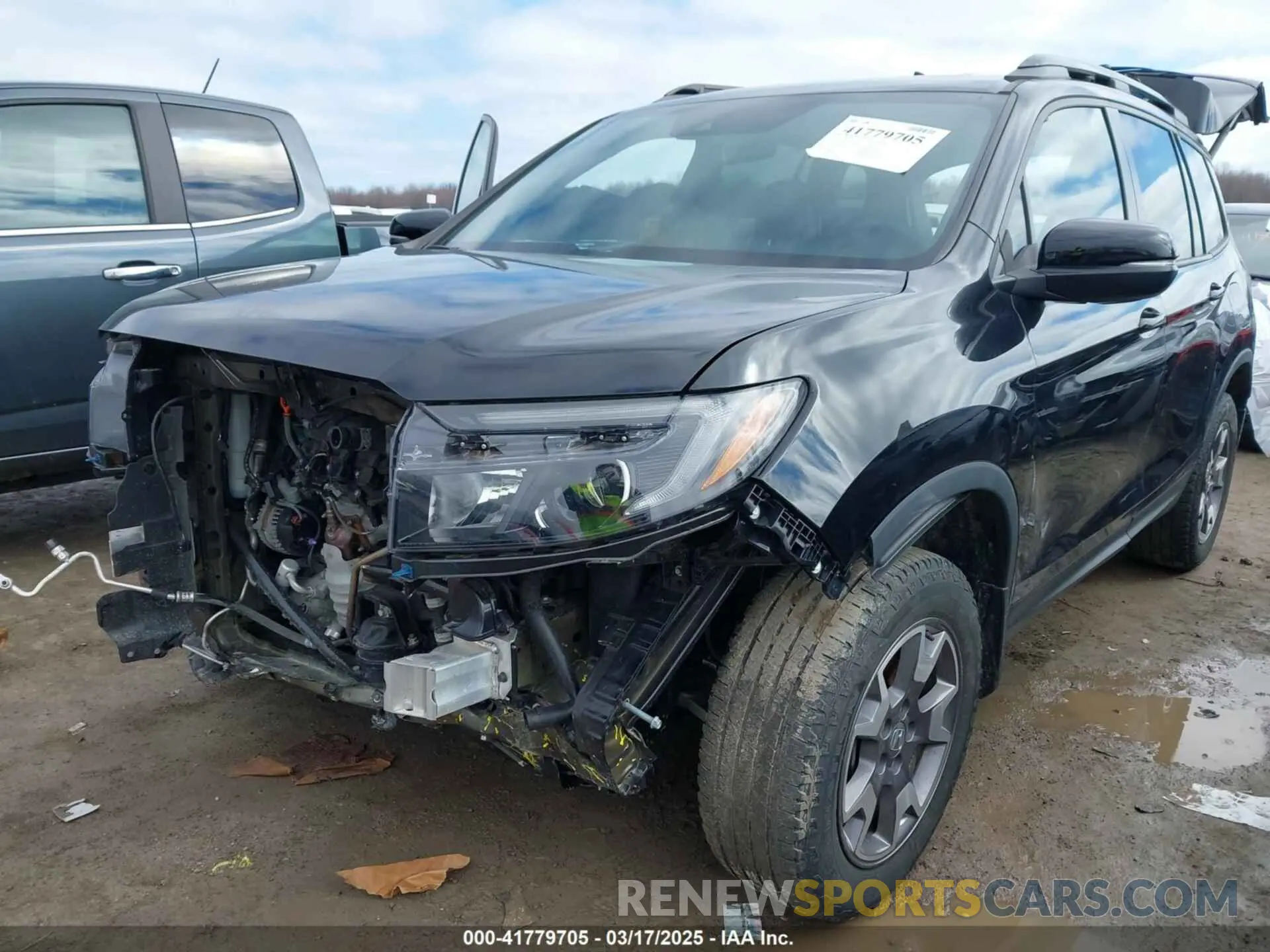 6 Photograph of a damaged car 5FNYF8H60NB011632 HONDA PASSPORT 2022
