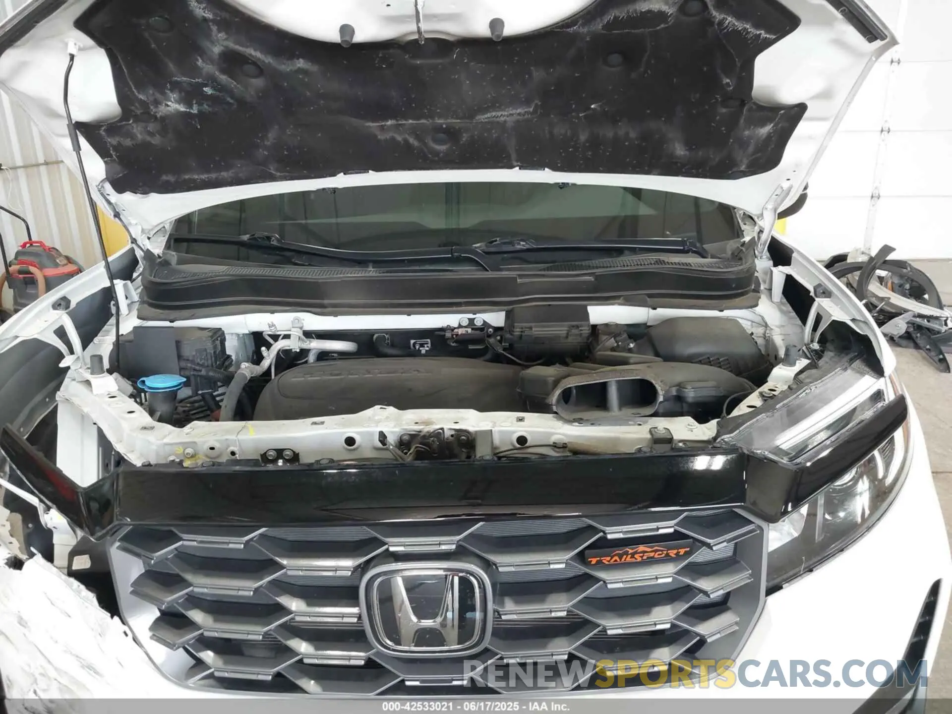 10 Photograph of a damaged car 5FNYF8H63NB003038 HONDA PASSPORT 2022