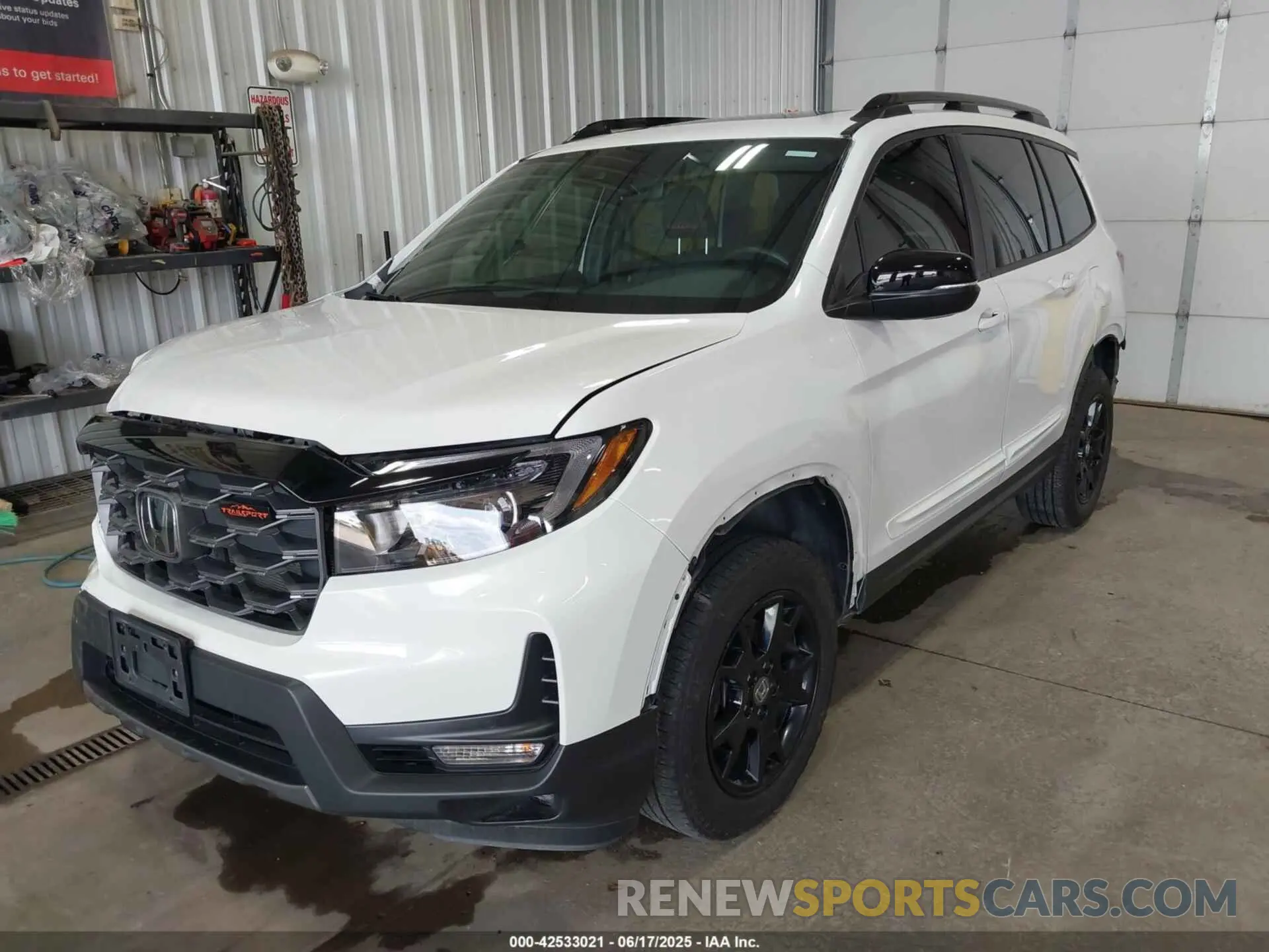 2 Photograph of a damaged car 5FNYF8H63NB003038 HONDA PASSPORT 2022