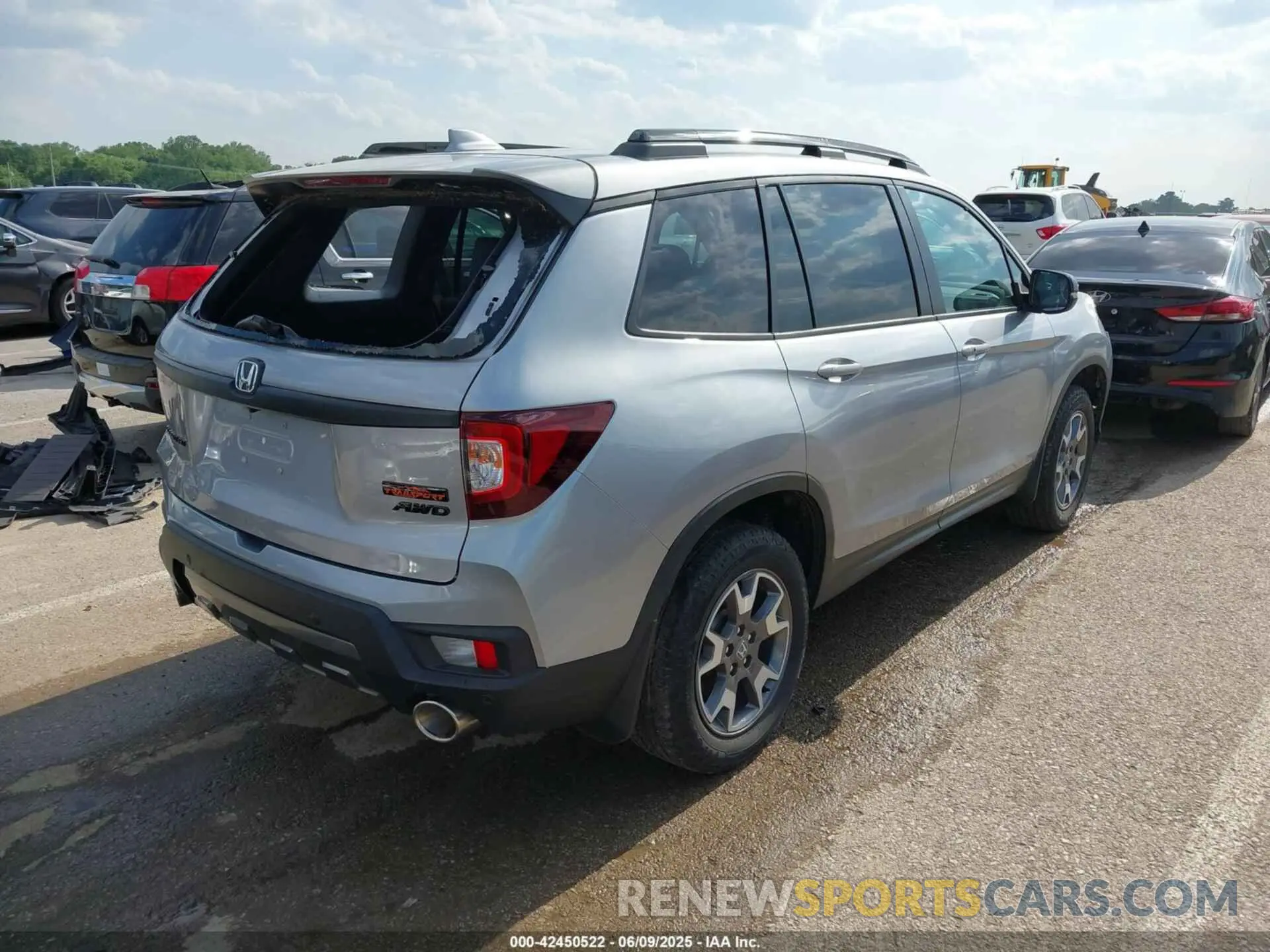 4 Фотография поврежденного автомобиля 5FNYF8H63NB004805 HONDA PASSPORT 2022