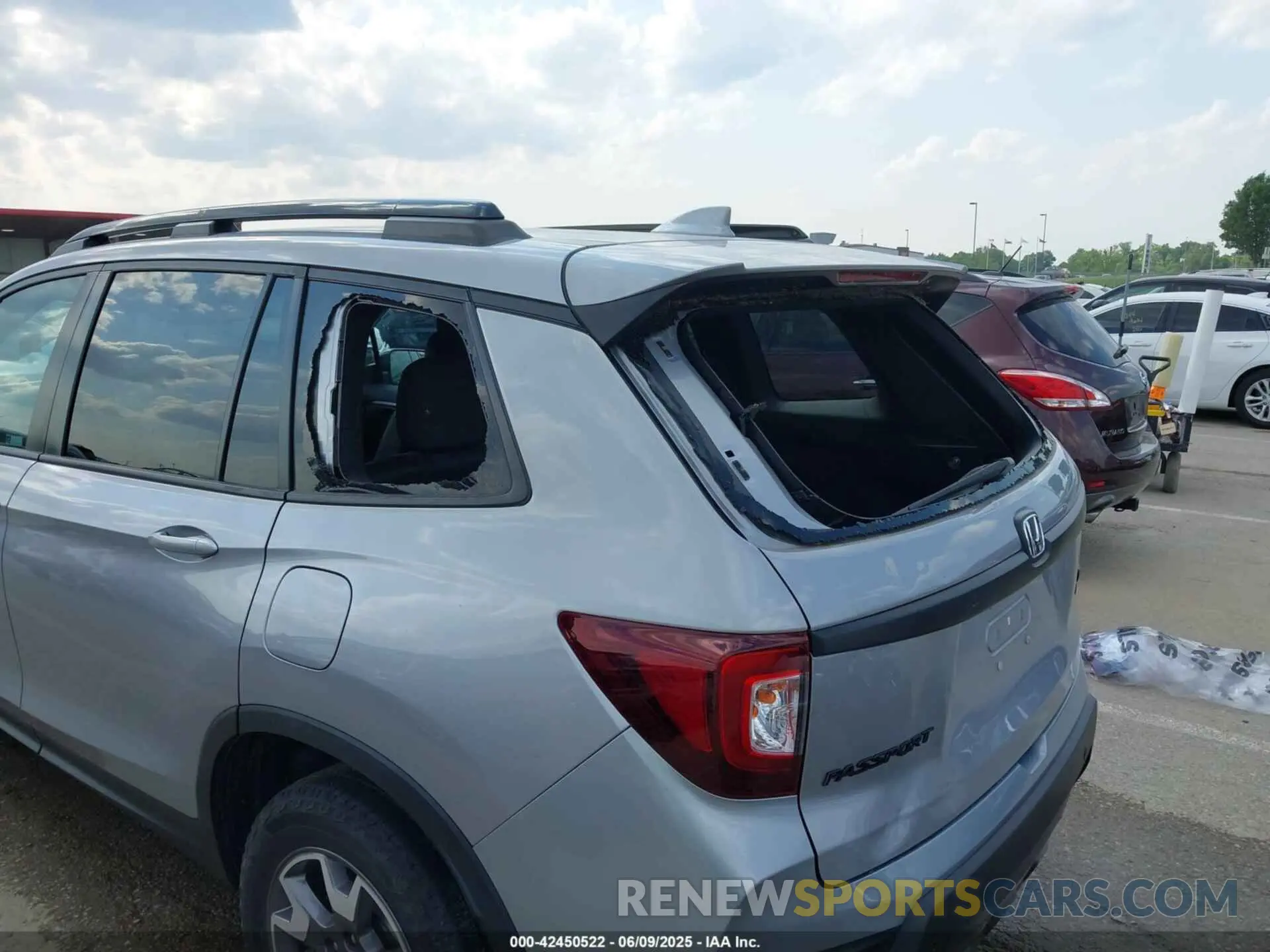 6 Фотография поврежденного автомобиля 5FNYF8H63NB004805 HONDA PASSPORT 2022