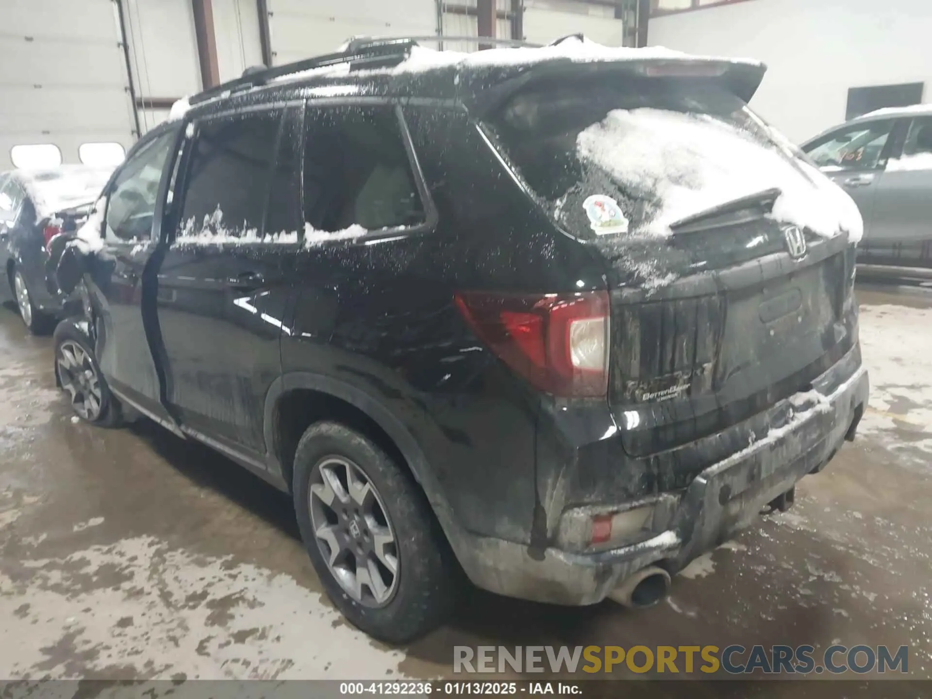 3 Фотография поврежденного автомобиля 5FNYF8H63NB028070 HONDA PASSPORT 2022