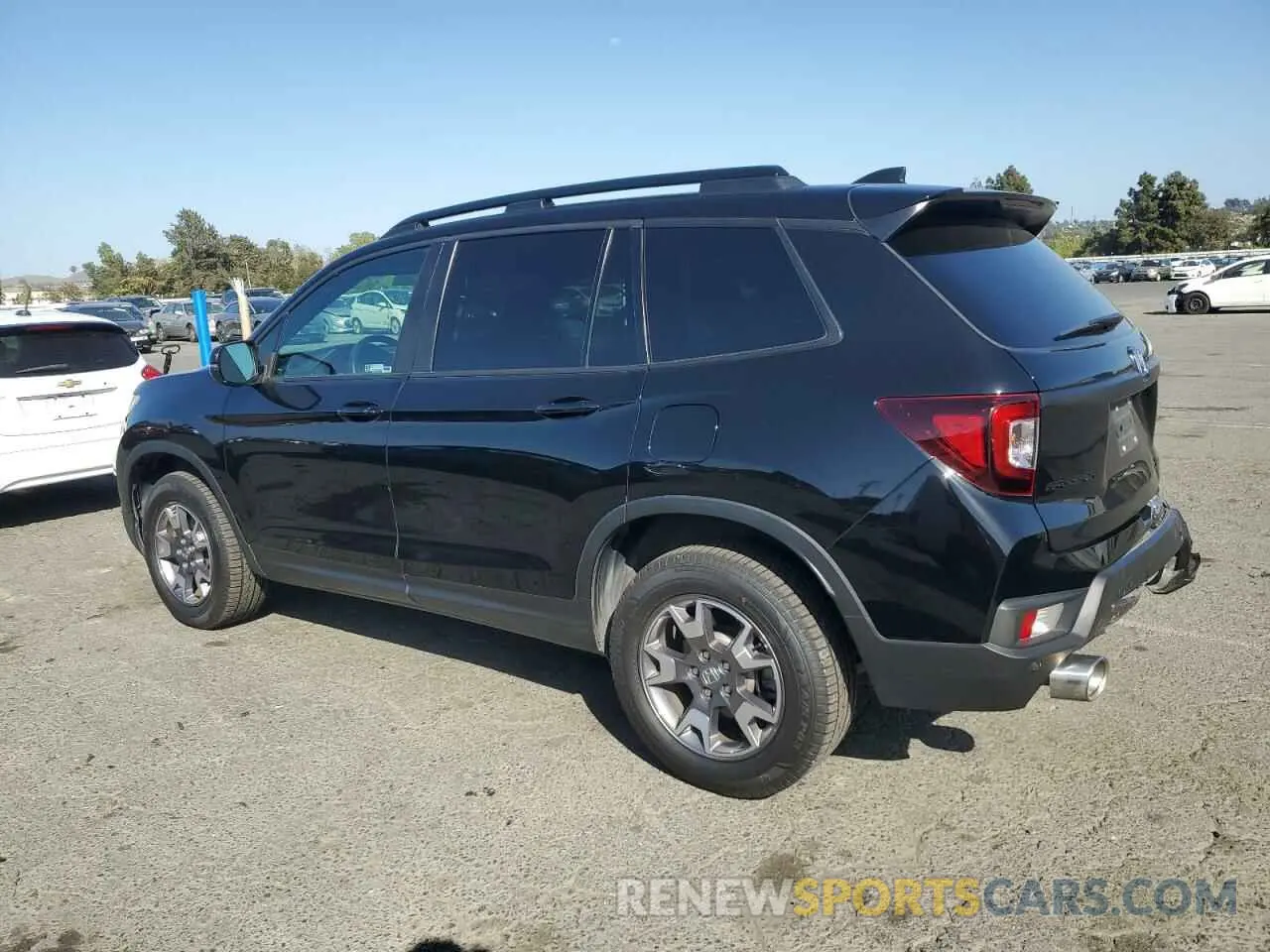 2 Photograph of a damaged car 5FNYF8H6XNB003764 HONDA PASSPORT 2022