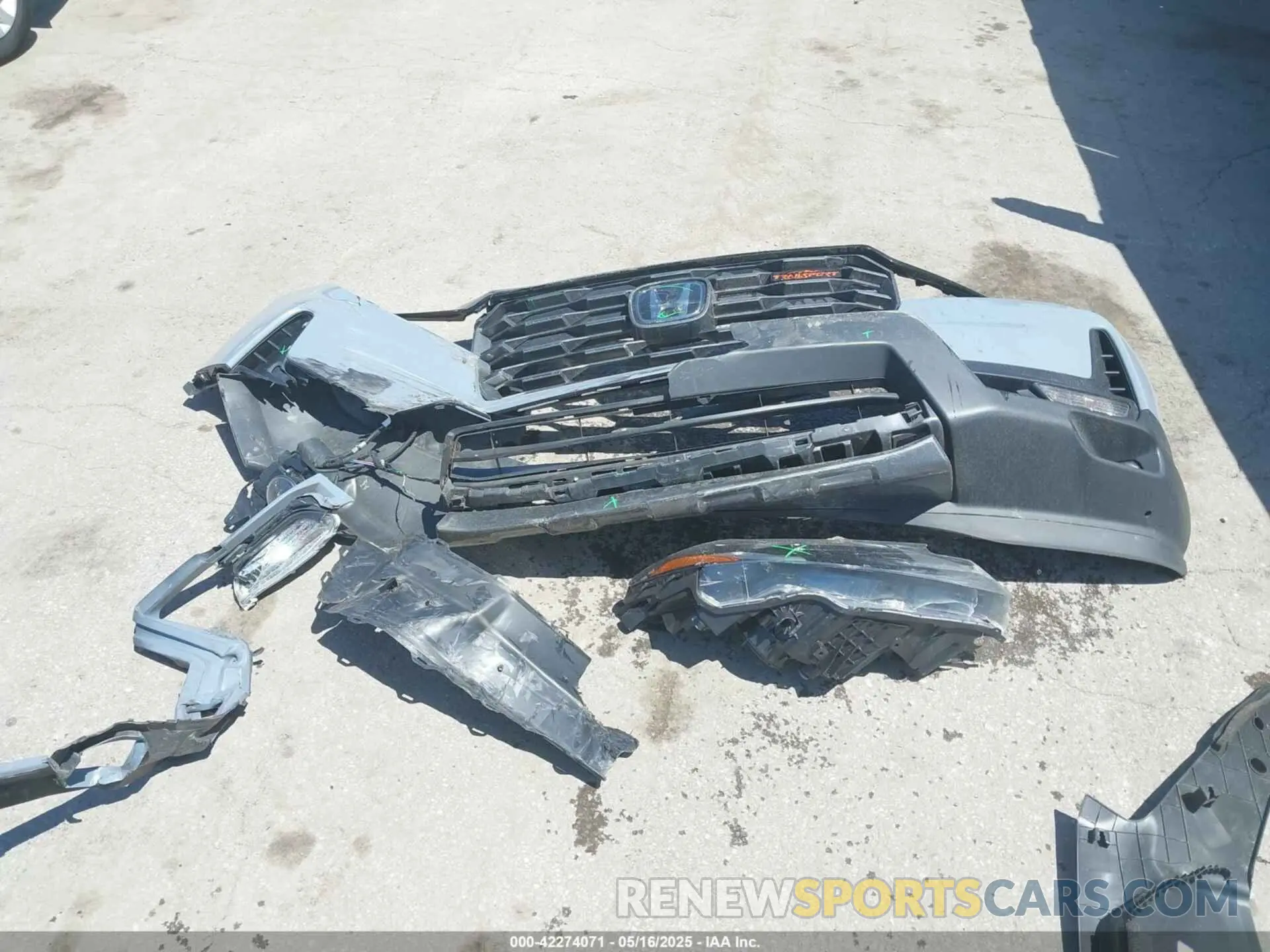 12 Photograph of a damaged car 5FNYF8H6XNB023013 HONDA PASSPORT 2022