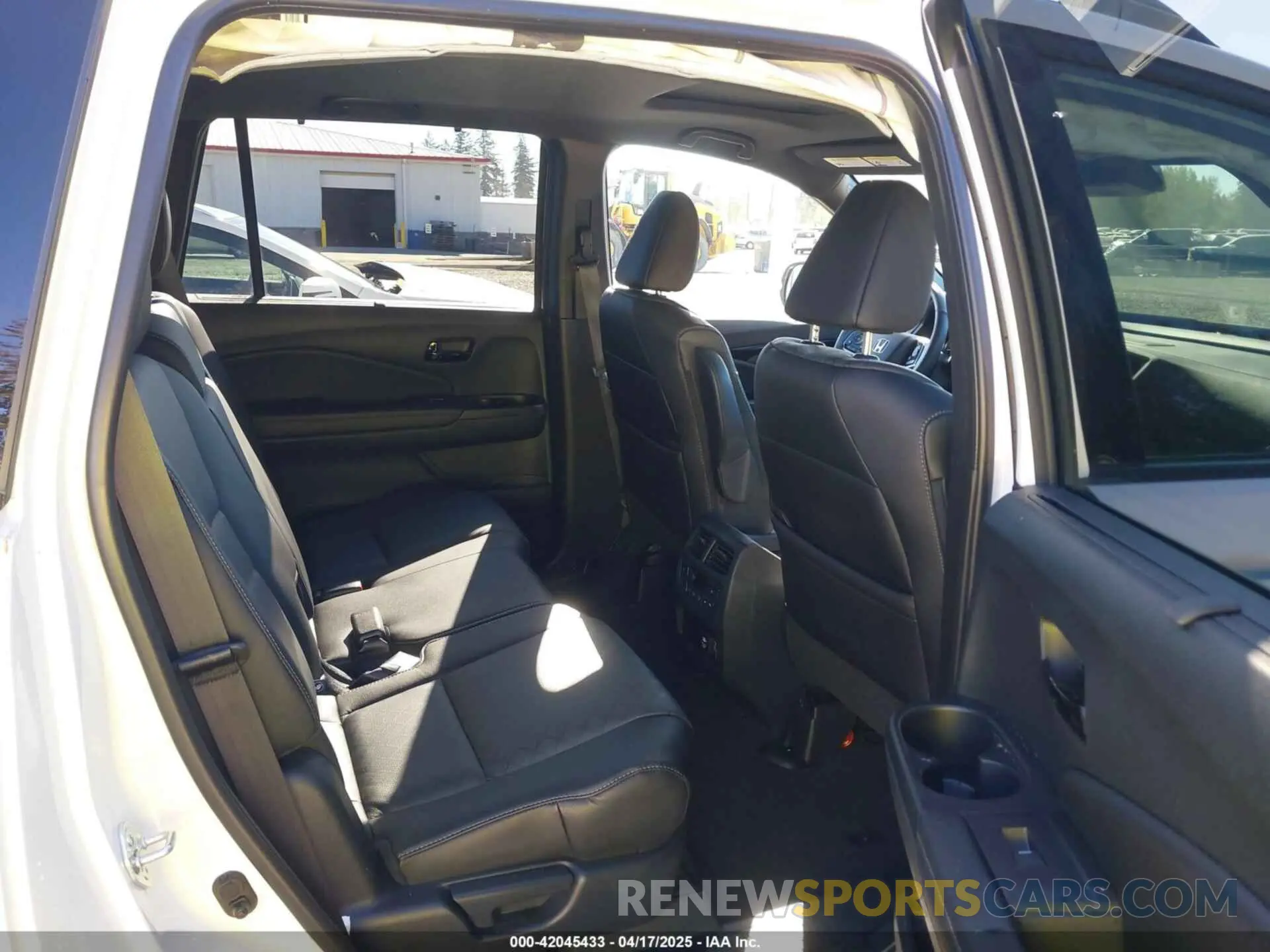 8 Фотография поврежденного автомобиля 5FNYF8H01PB004087 HONDA PASSPORT 2023