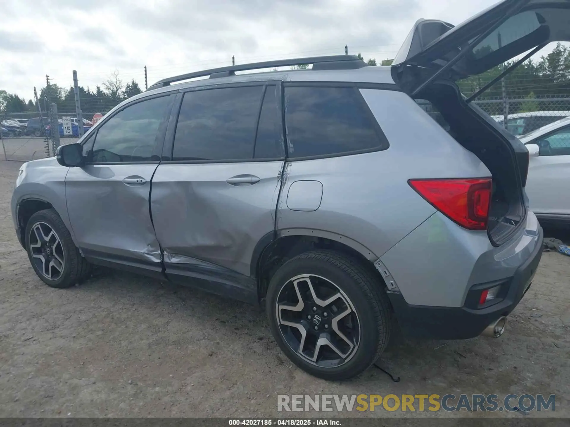 3 Фотография поврежденного автомобиля 5FNYF8H02PB033548 HONDA PASSPORT 2023
