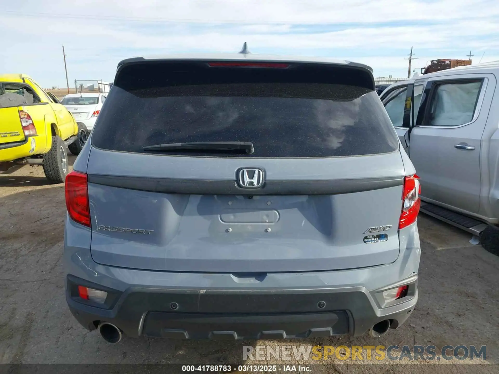 15 Photograph of a damaged car 5FNYF8H52PB027082 HONDA PASSPORT 2023