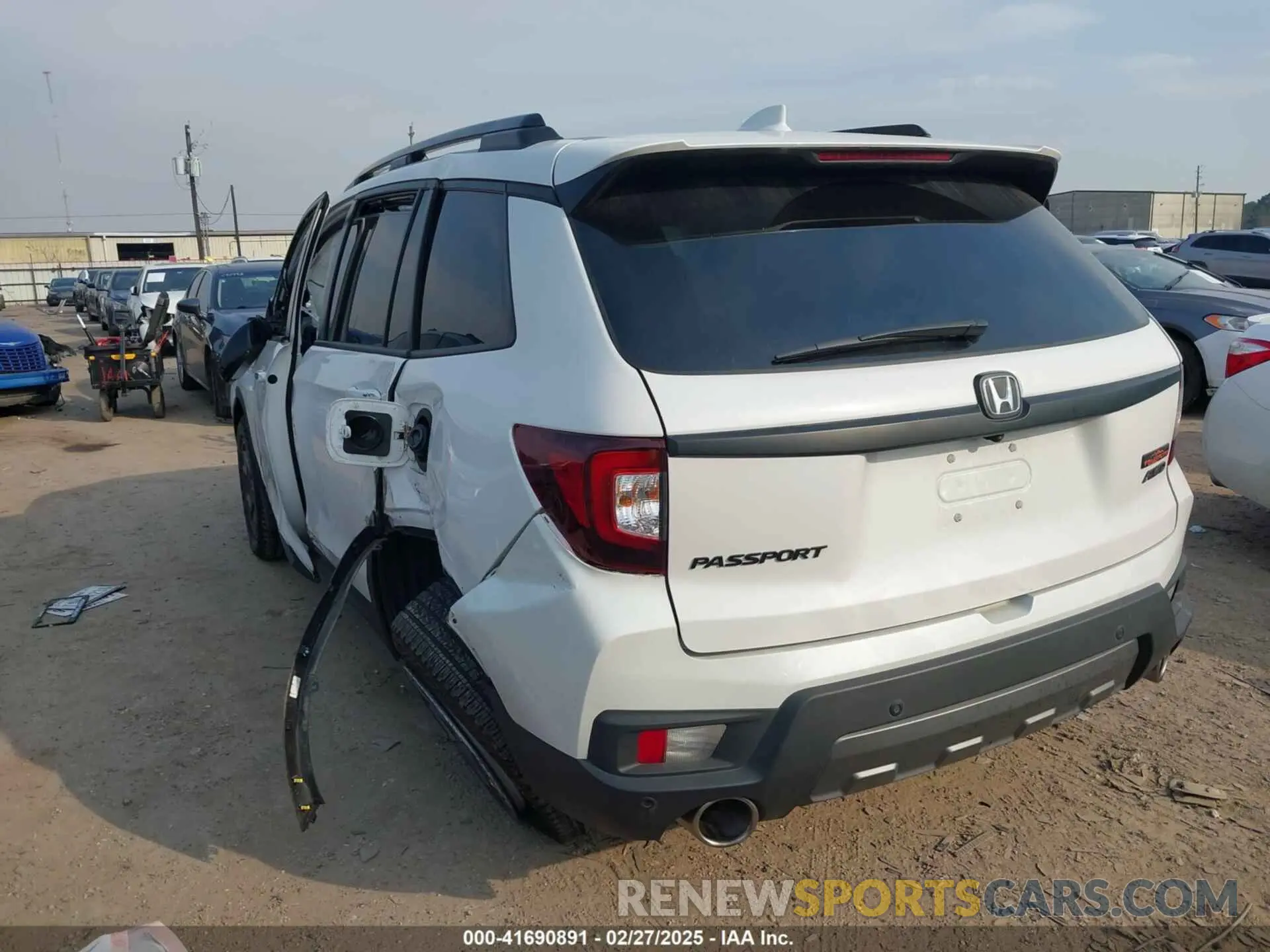 3 Фотография поврежденного автомобиля 5FNYF8H60PB041202 HONDA PASSPORT 2023