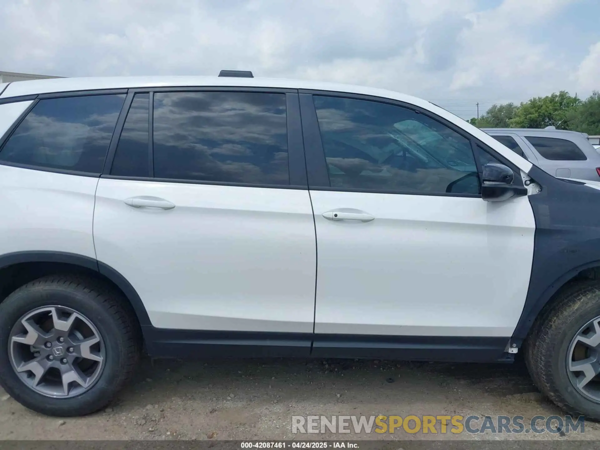 14 Photograph of a damaged car 5FNYF8H62PB024269 HONDA PASSPORT 2023
