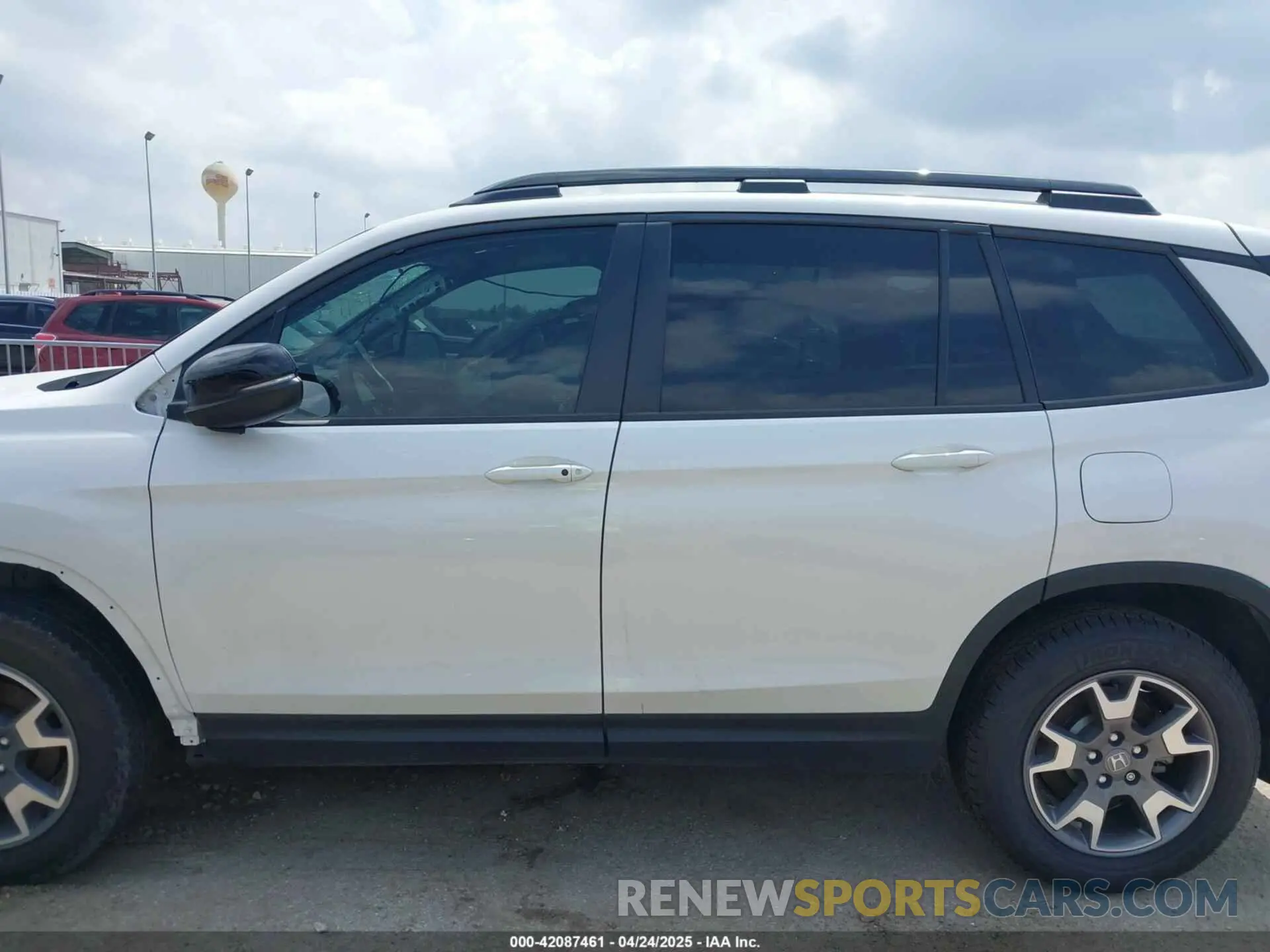15 Photograph of a damaged car 5FNYF8H62PB024269 HONDA PASSPORT 2023