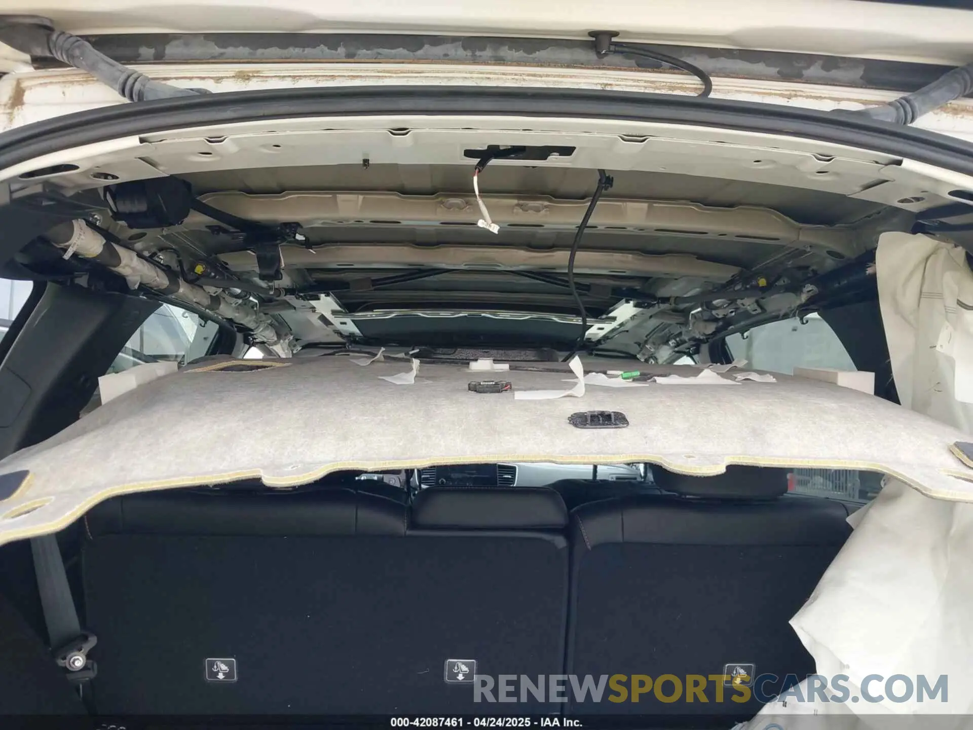 19 Photograph of a damaged car 5FNYF8H62PB024269 HONDA PASSPORT 2023