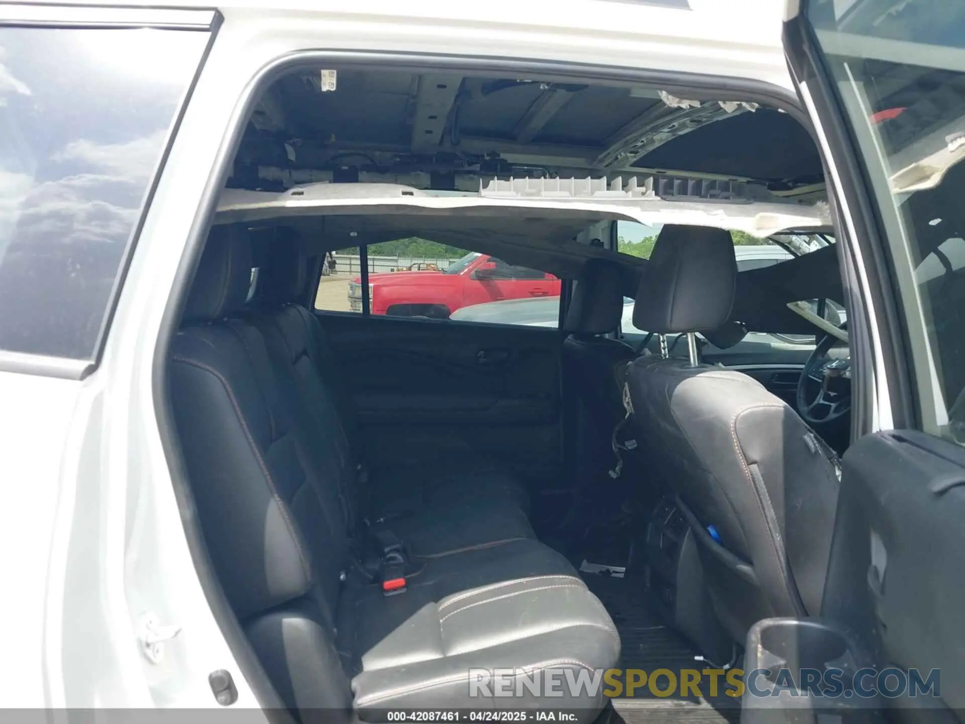 8 Photograph of a damaged car 5FNYF8H62PB024269 HONDA PASSPORT 2023