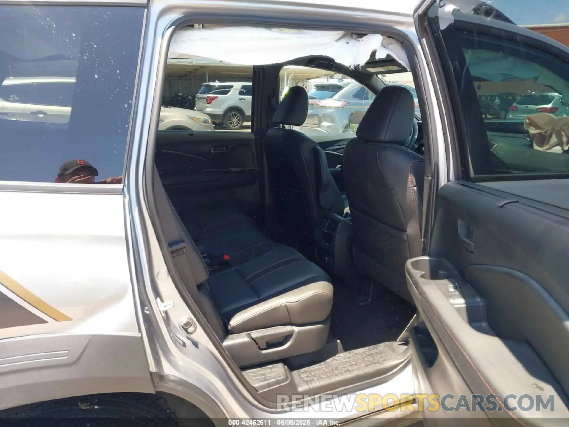 8 Photograph of a damaged car 5FNYF8H66PB044234 HONDA PASSPORT 2023