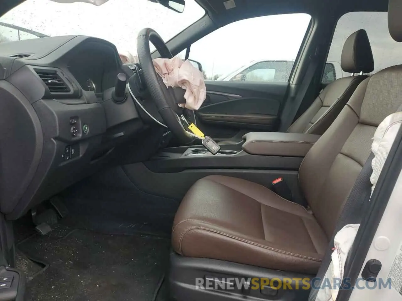 7 Photograph of a damaged car 5FNYF8H59RB011075 HONDA PASSPORT 2024