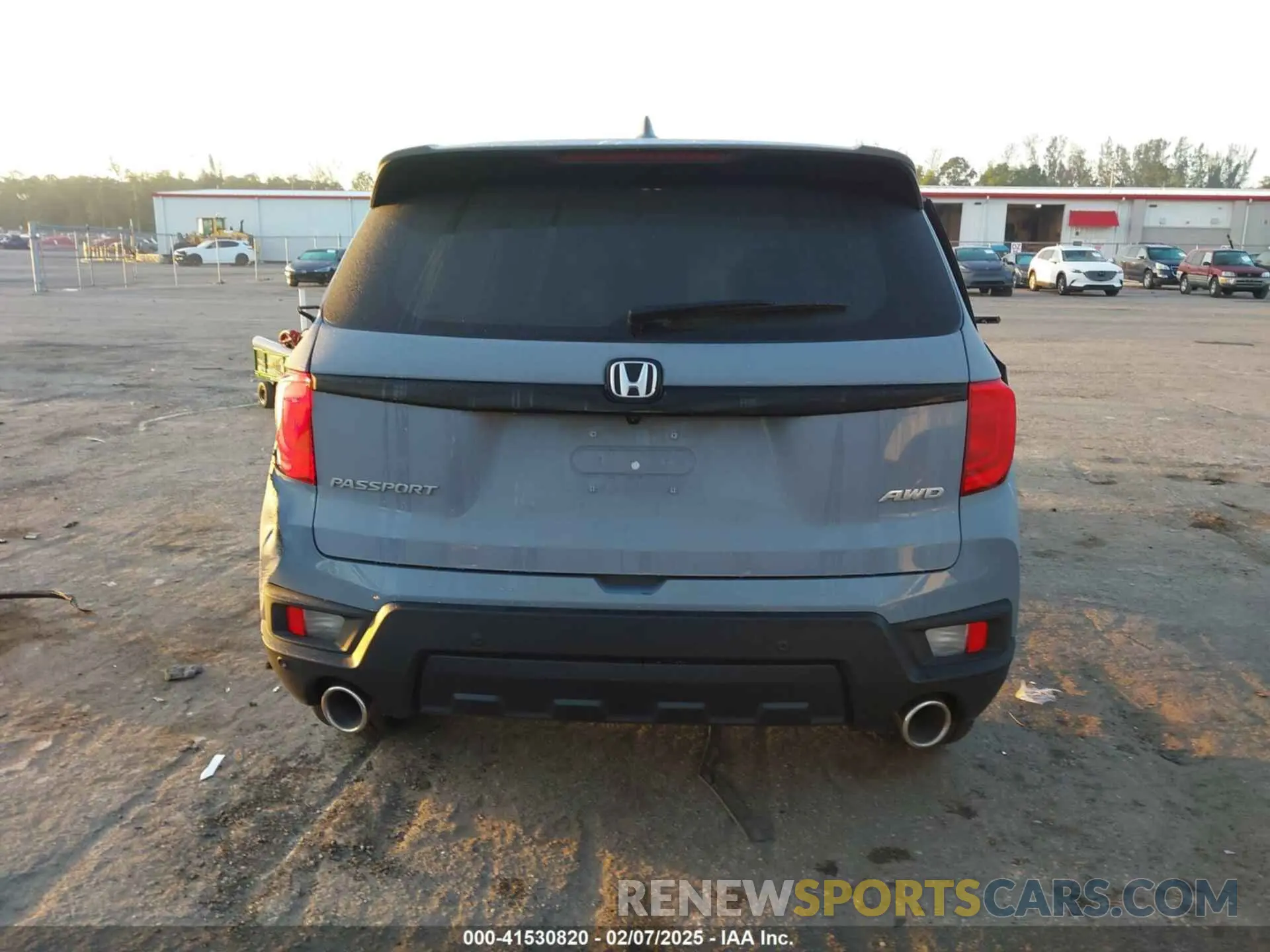 17 Фотография поврежденного автомобиля 5FNYF8H5XRB017807 HONDA PASSPORT 2024
