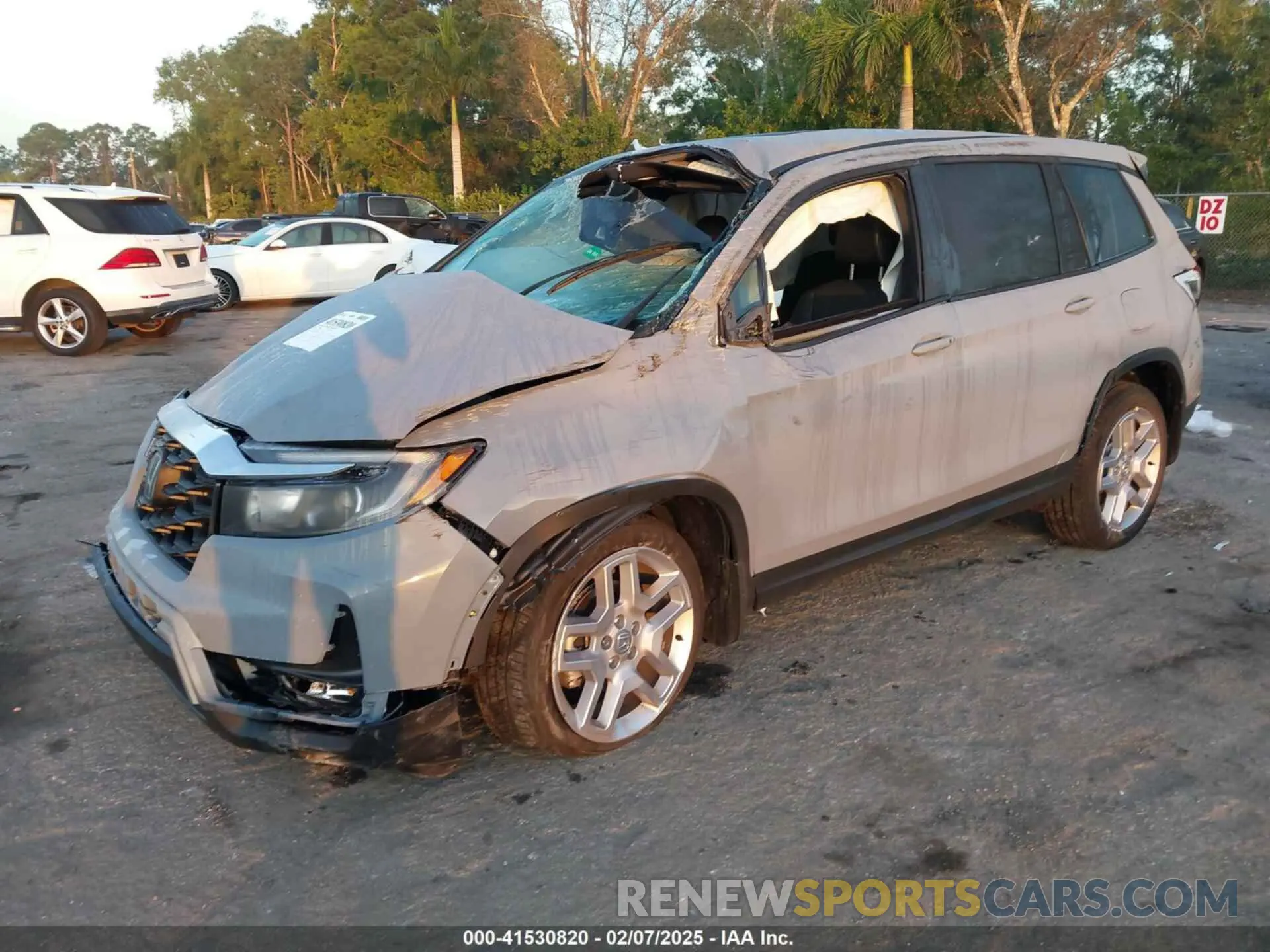 2 Фотография поврежденного автомобиля 5FNYF8H5XRB017807 HONDA PASSPORT 2024