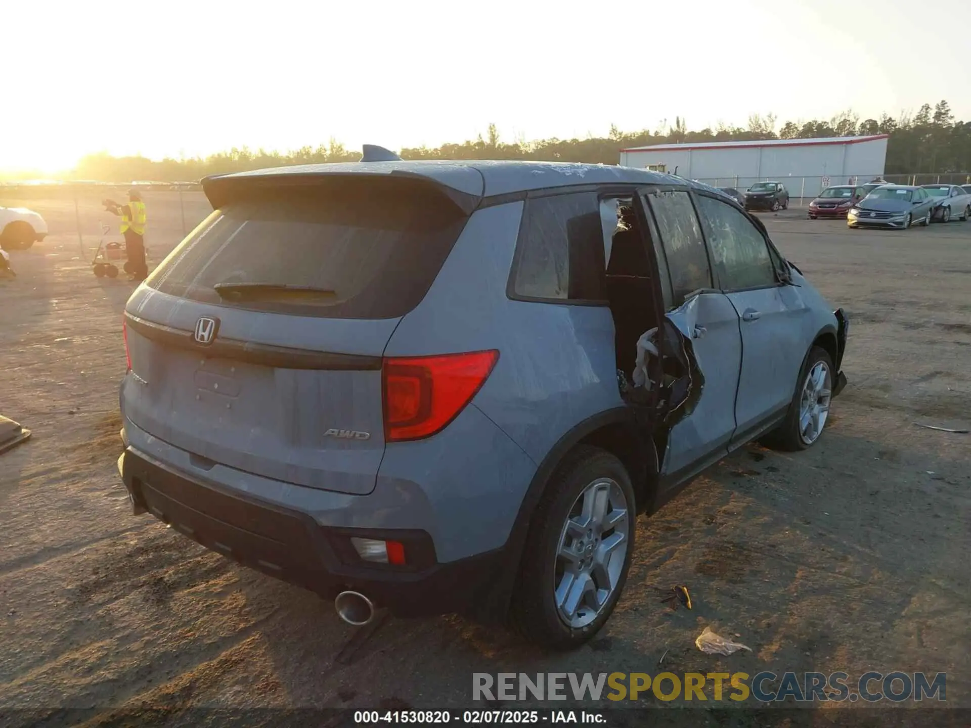 4 Фотография поврежденного автомобиля 5FNYF8H5XRB017807 HONDA PASSPORT 2024