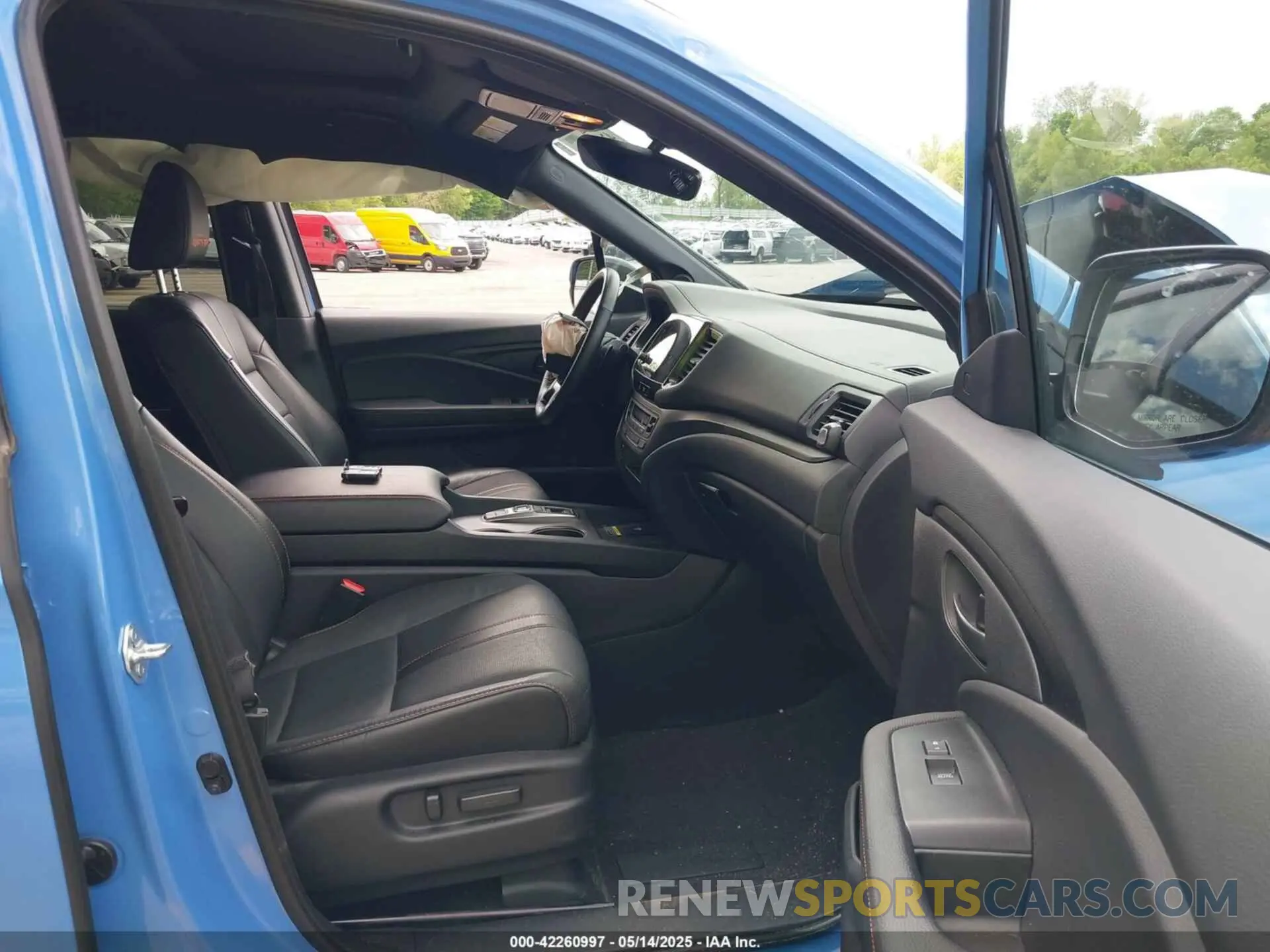 5 Photograph of a damaged car 5FNYF8H63RB008892 HONDA PASSPORT 2024