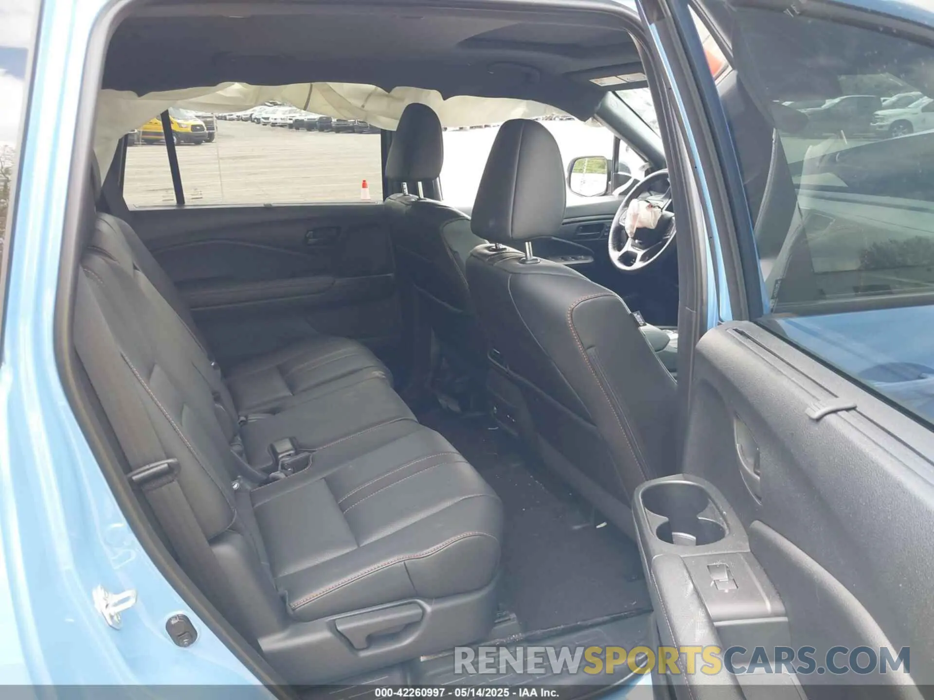 8 Photograph of a damaged car 5FNYF8H63RB008892 HONDA PASSPORT 2024