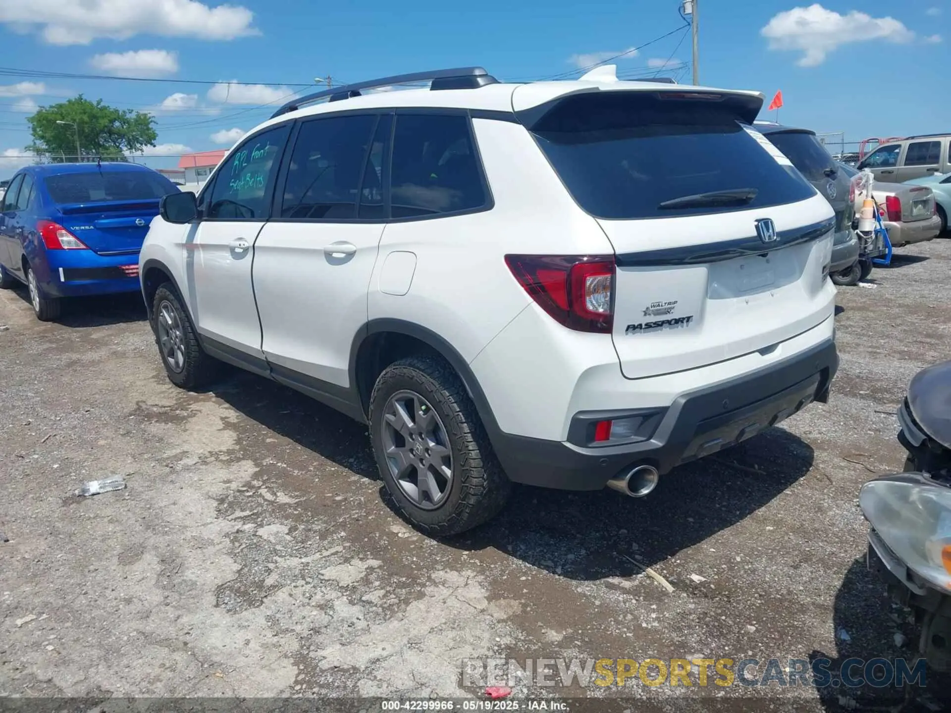 3 Photograph of a damaged car 5FNYF8H63RB009699 HONDA PASSPORT 2024