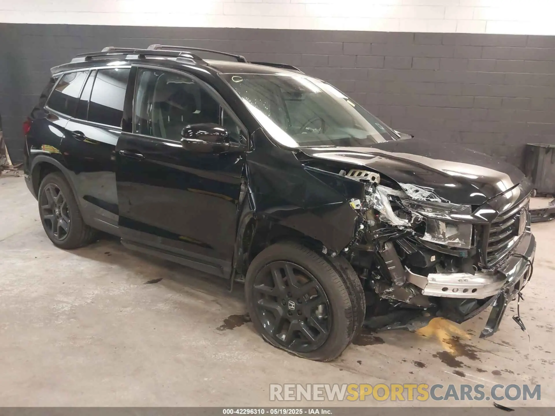 1 Photograph of a damaged car 5FNYF8H82RB002633 HONDA PASSPORT 2024