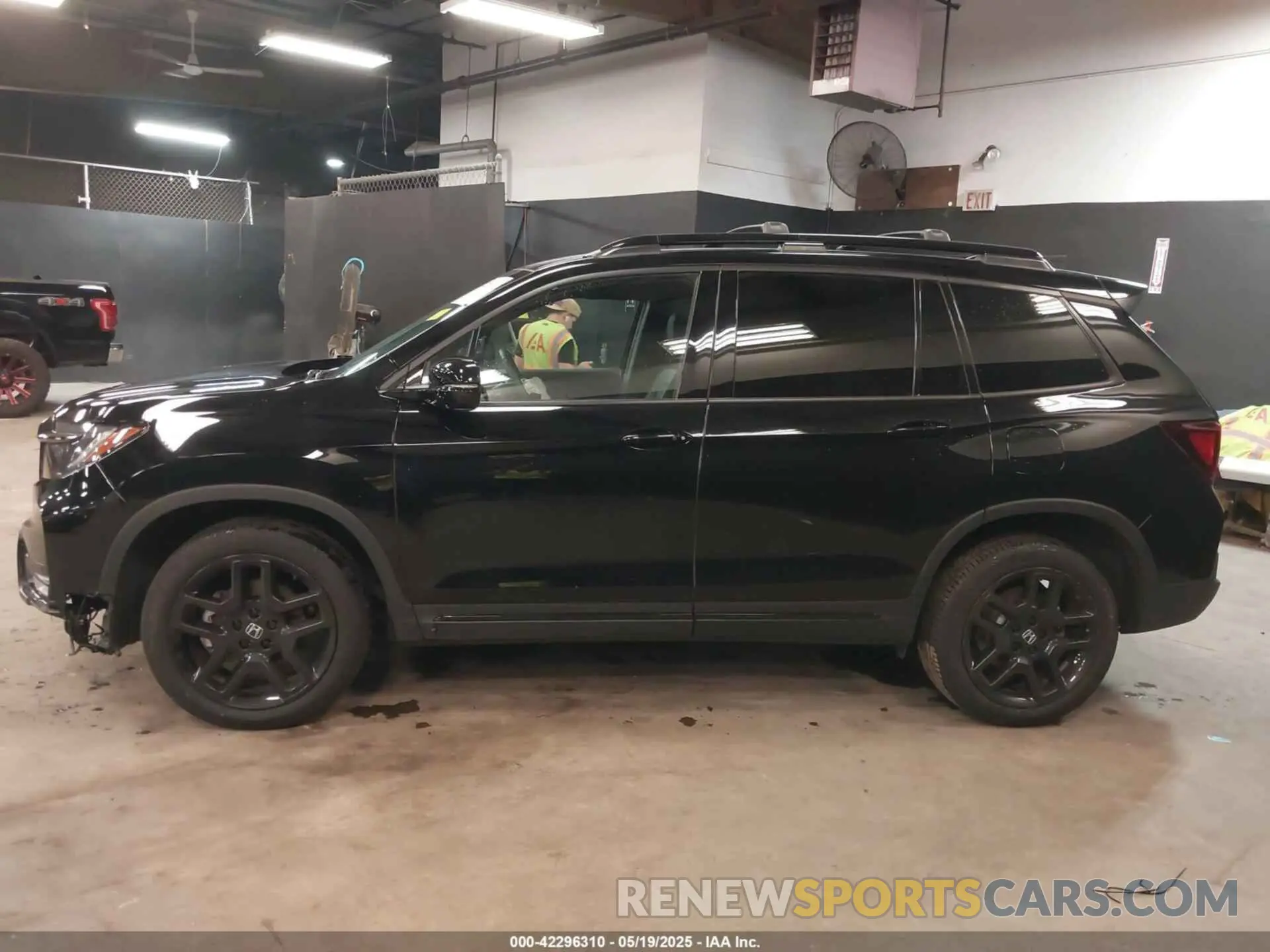 15 Photograph of a damaged car 5FNYF8H82RB002633 HONDA PASSPORT 2024