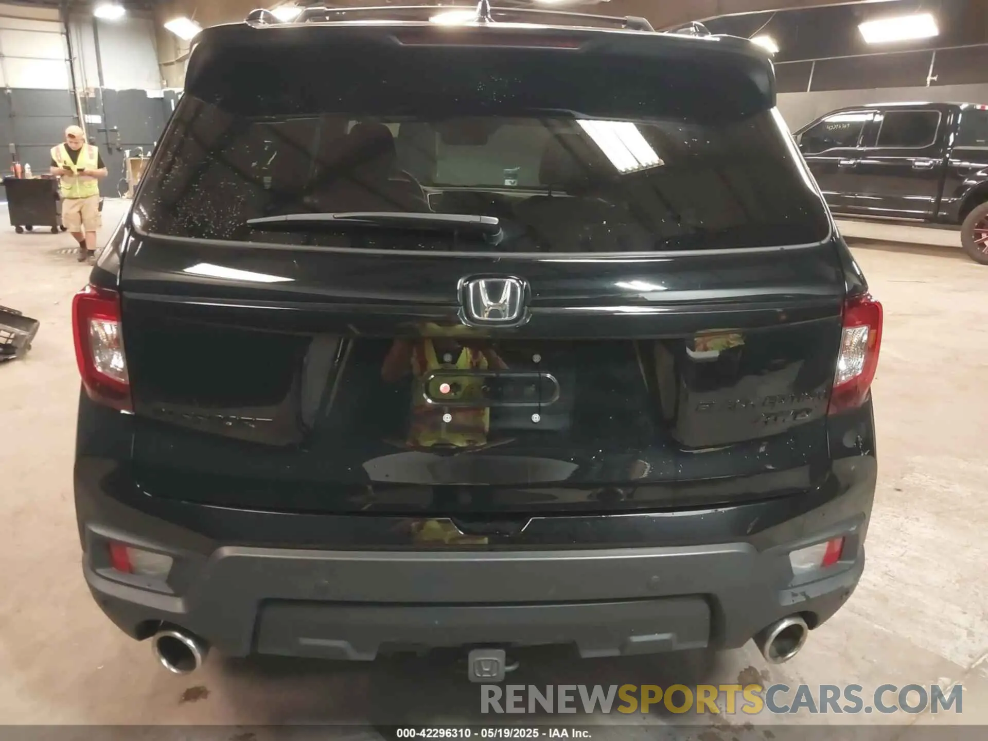 17 Photograph of a damaged car 5FNYF8H82RB002633 HONDA PASSPORT 2024