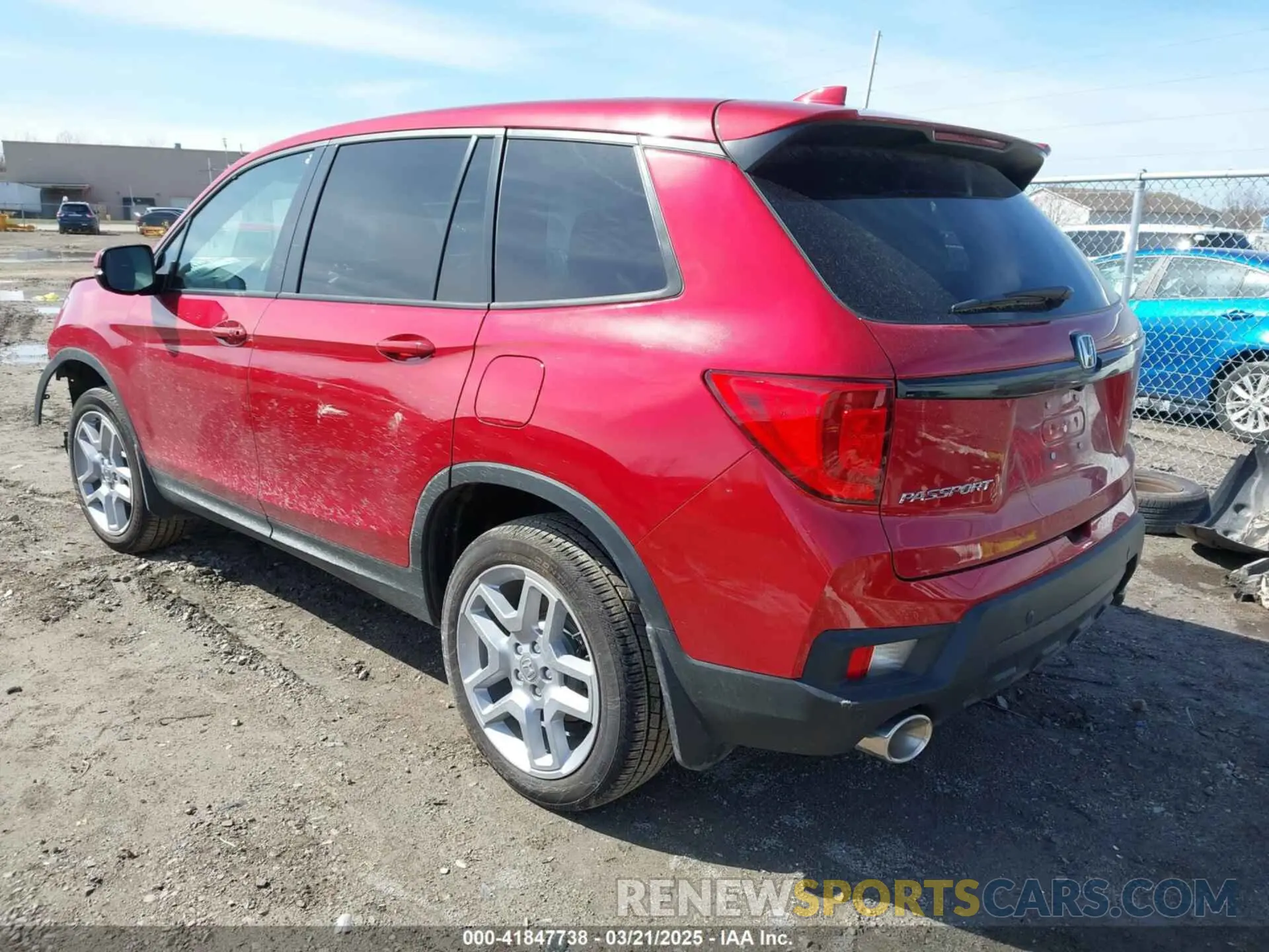 3 Photograph of a damaged car 5FNYF8H51SB003901 HONDA PASSPORT 2025