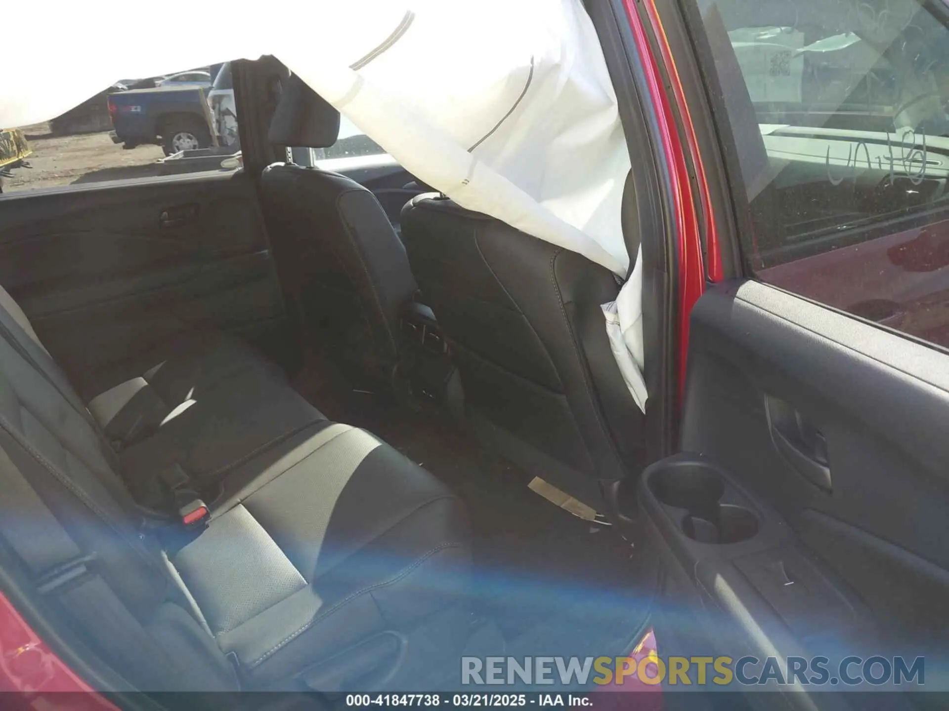 8 Photograph of a damaged car 5FNYF8H51SB003901 HONDA PASSPORT 2025