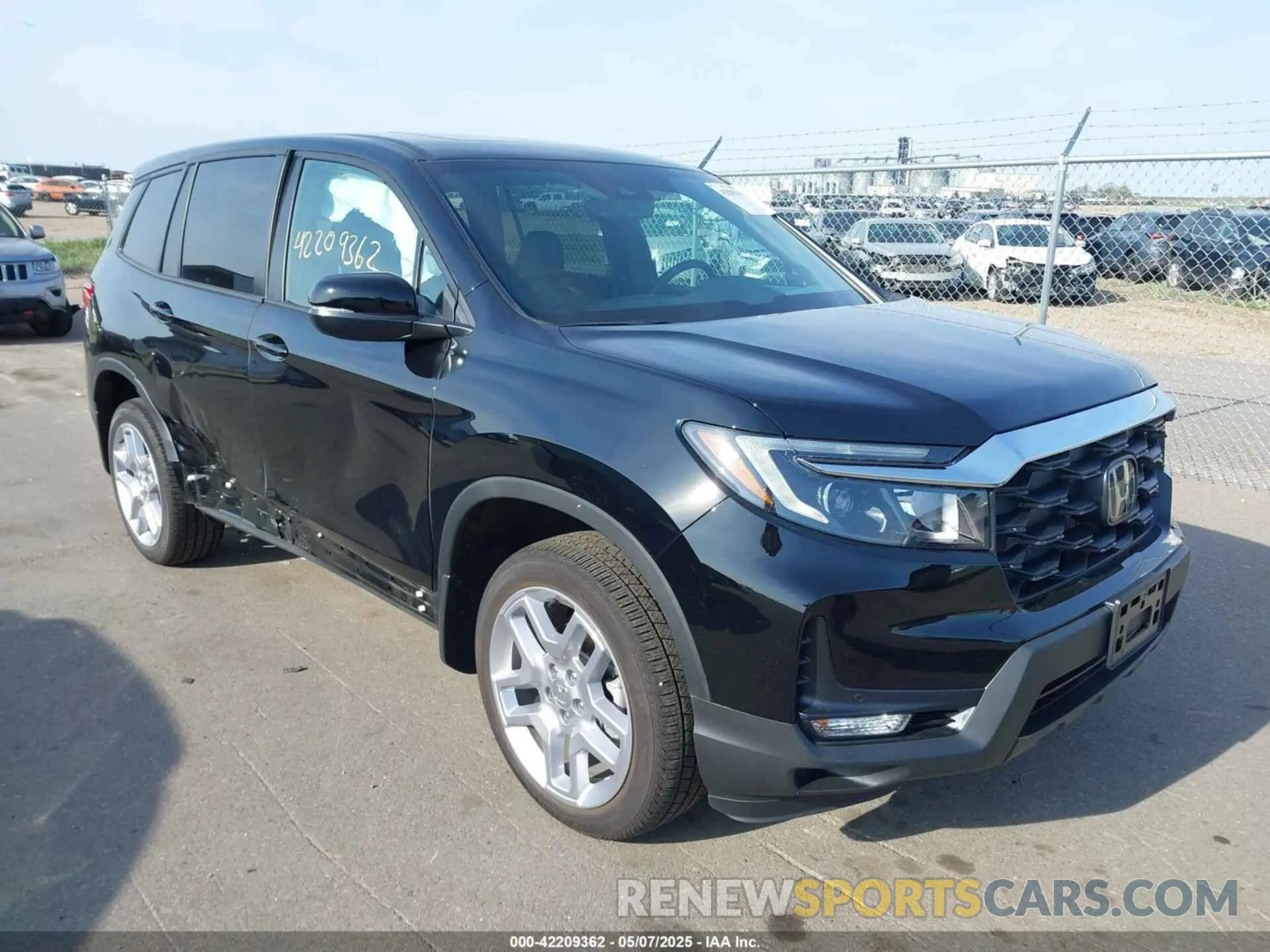 1 Photograph of a damaged car 5FNYF8H51SB012730 HONDA PASSPORT 2025