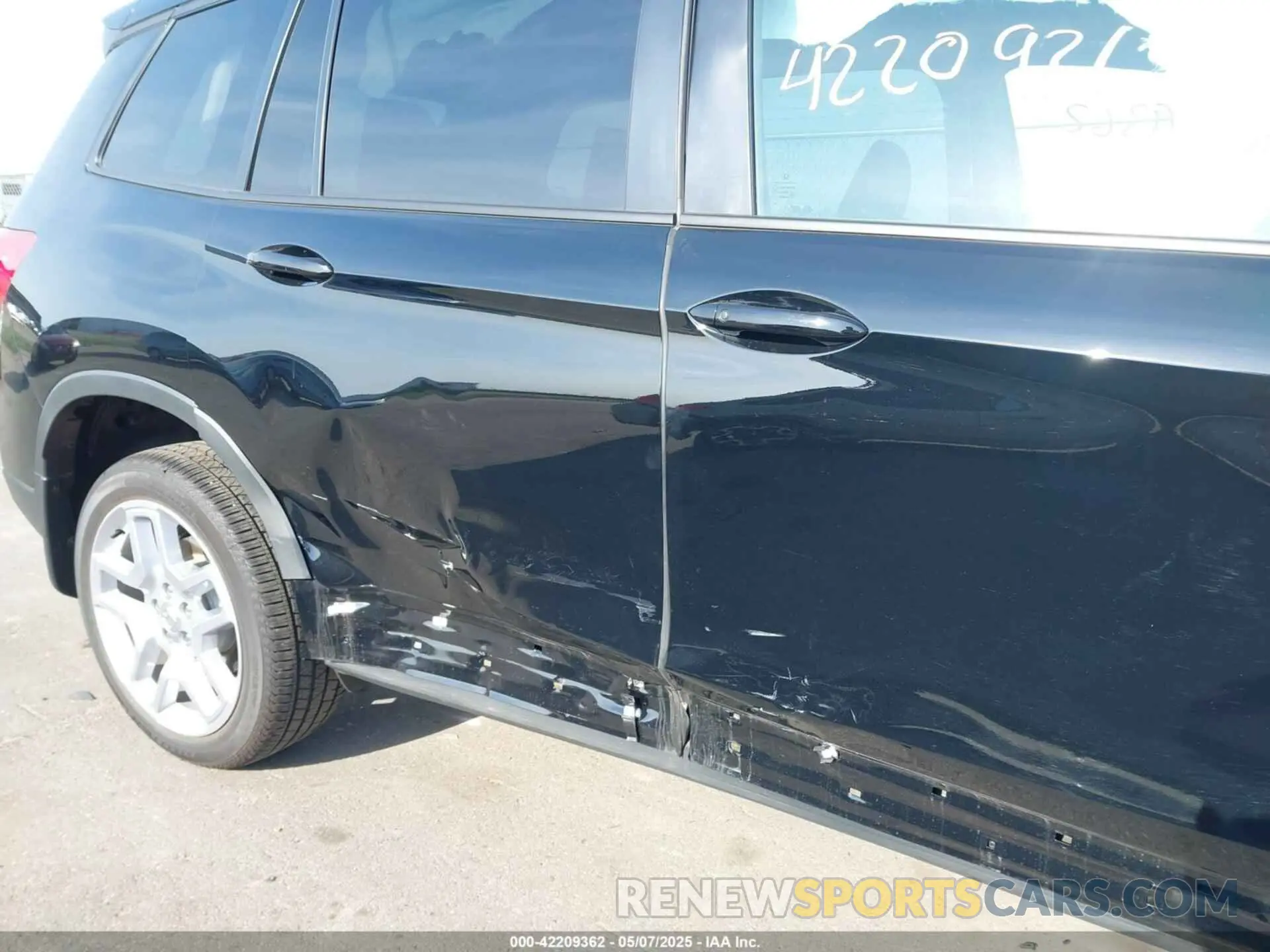 6 Photograph of a damaged car 5FNYF8H51SB012730 HONDA PASSPORT 2025
