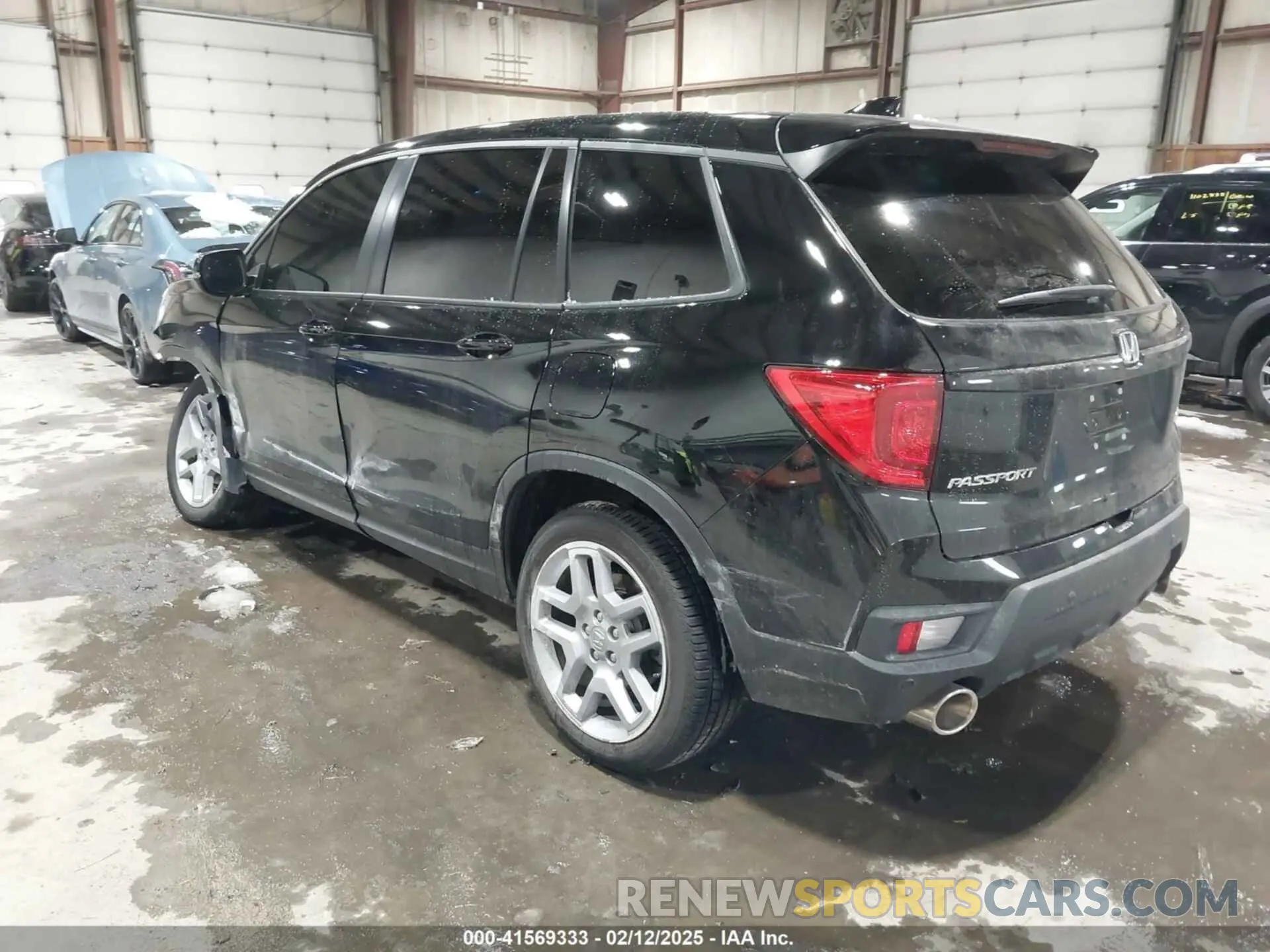 3 Photograph of a damaged car 5FNYF8H54SB010454 HONDA PASSPORT 2025