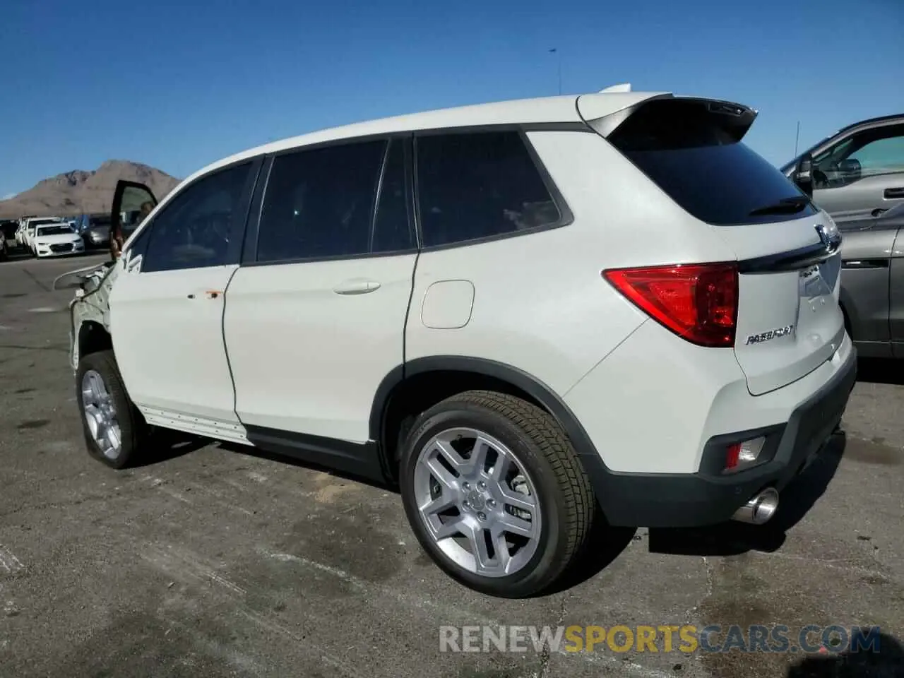 2 Фотография поврежденного автомобиля 5FNYF8H59SB012829 HONDA PASSPORT 2025