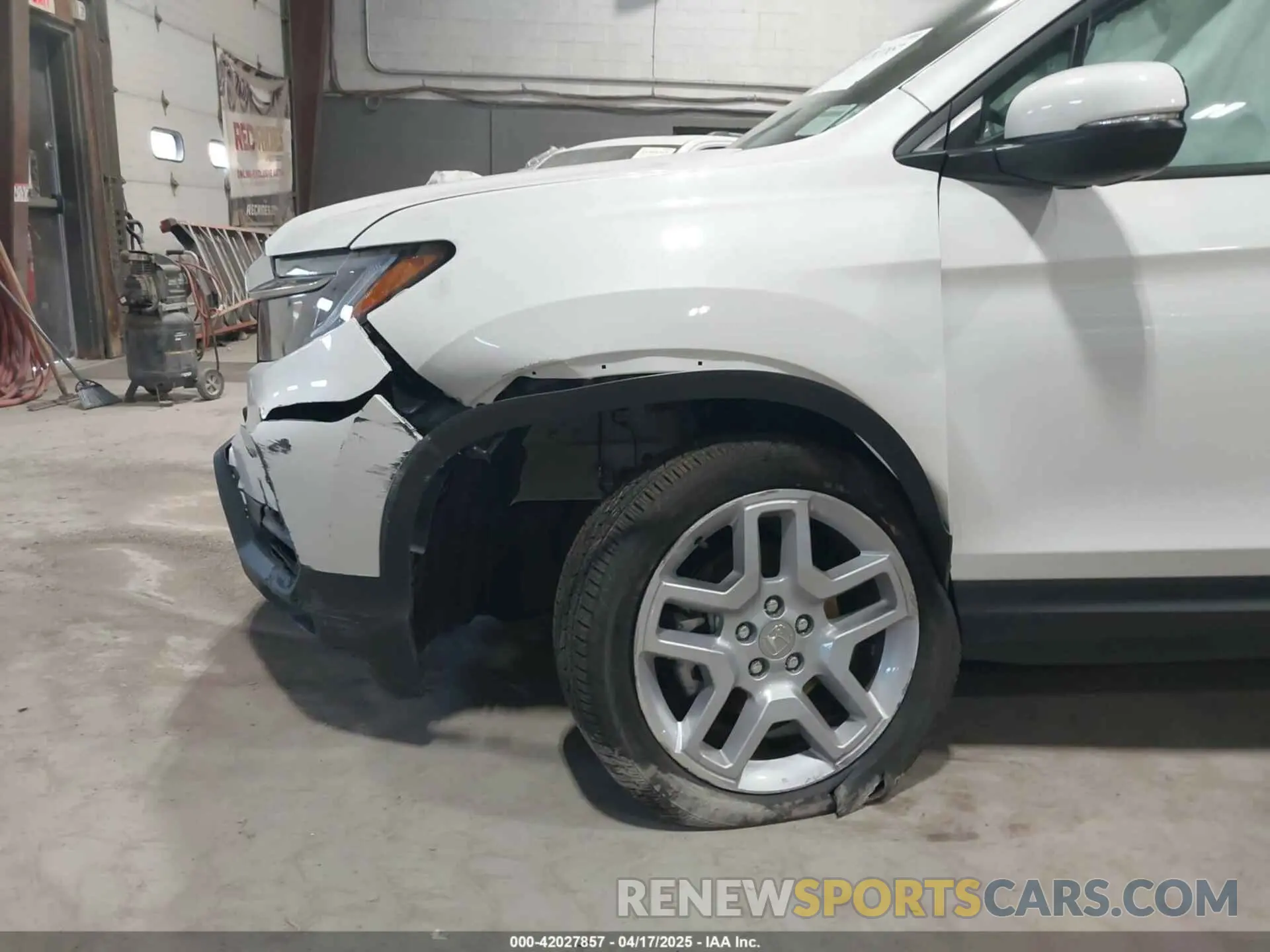 6 Фотография поврежденного автомобиля 5FNYF8H5XSB017943 HONDA PASSPORT 2025