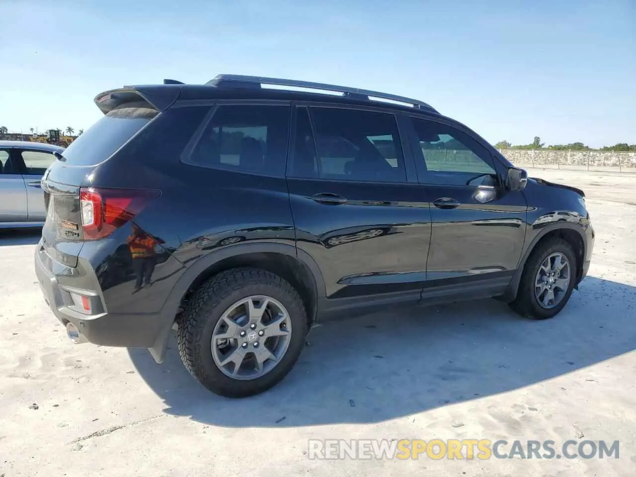 3 Photograph of a damaged car 5FNYF8H68SB002365 HONDA PASSPORT 2025