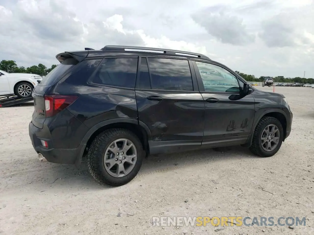 3 Photograph of a damaged car 5FNYF8H6XSB020043 HONDA PASSPORT 2025