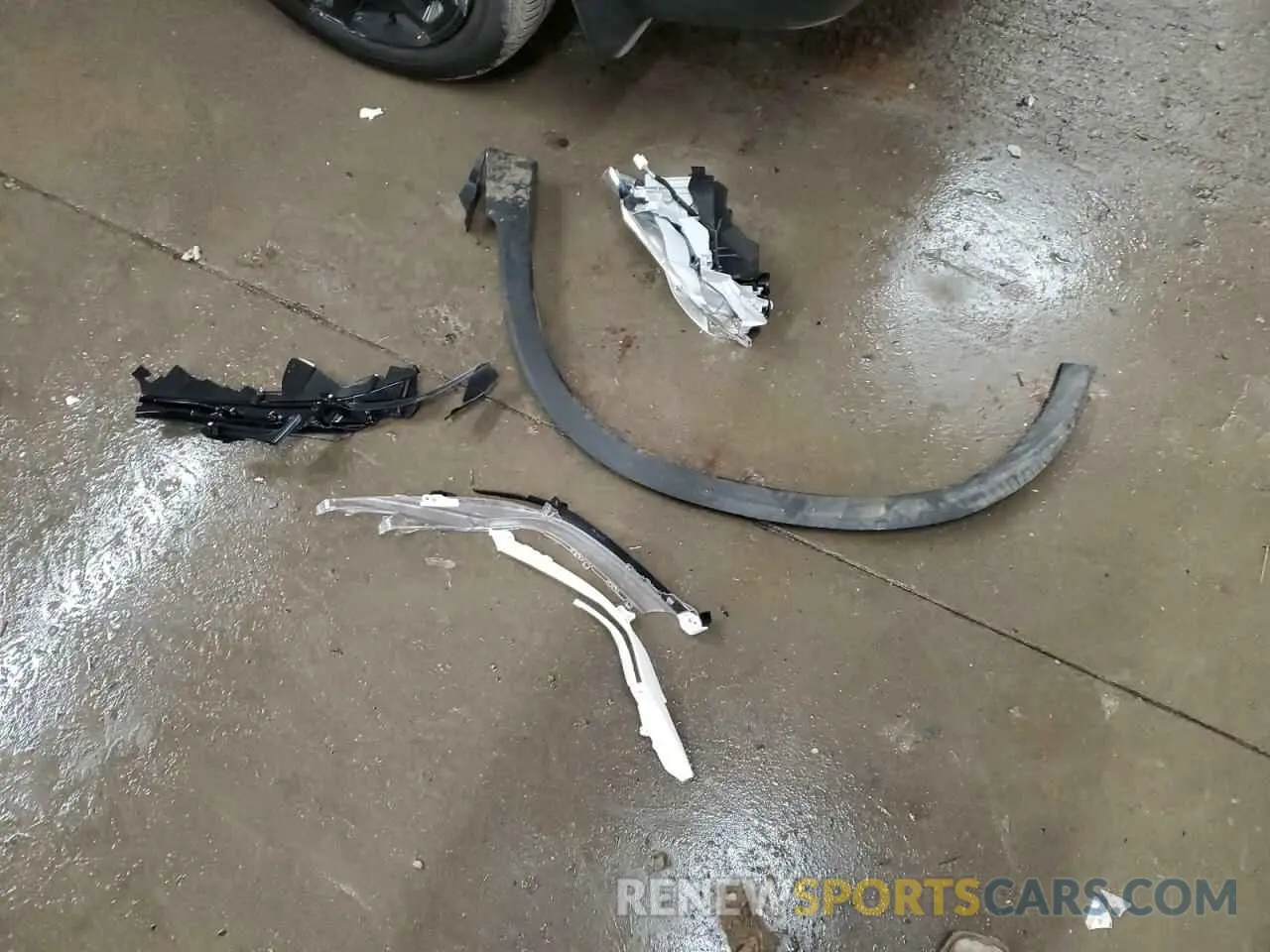 13 Photograph of a damaged car 5FNYF8H81RB018256 HONDA PASSPORT B 2024