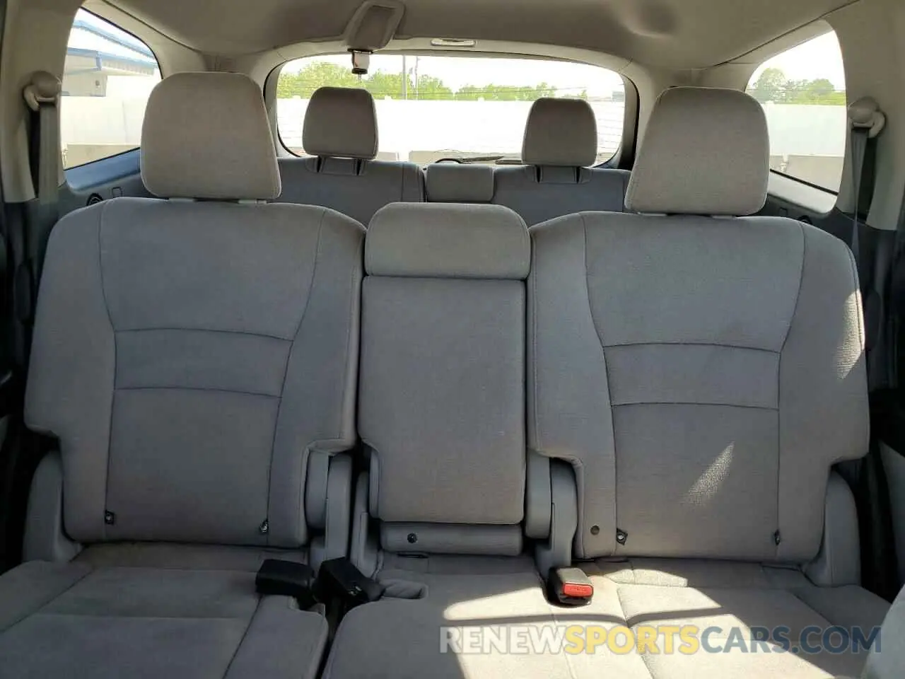 10 Photograph of a damaged car 5FNYF5H14KB033504 HONDA PILOT 2019