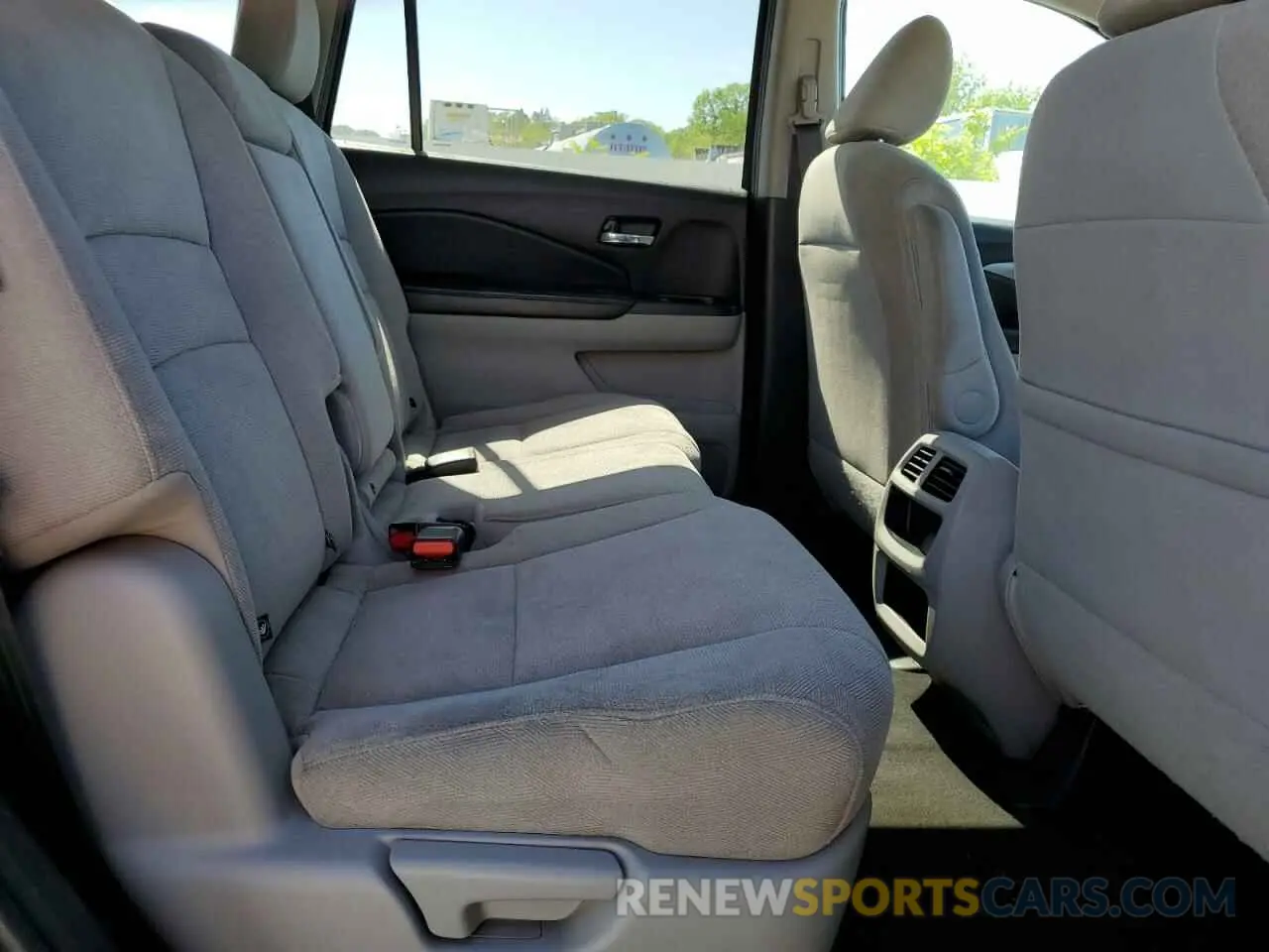 11 Photograph of a damaged car 5FNYF5H14KB033504 HONDA PILOT 2019
