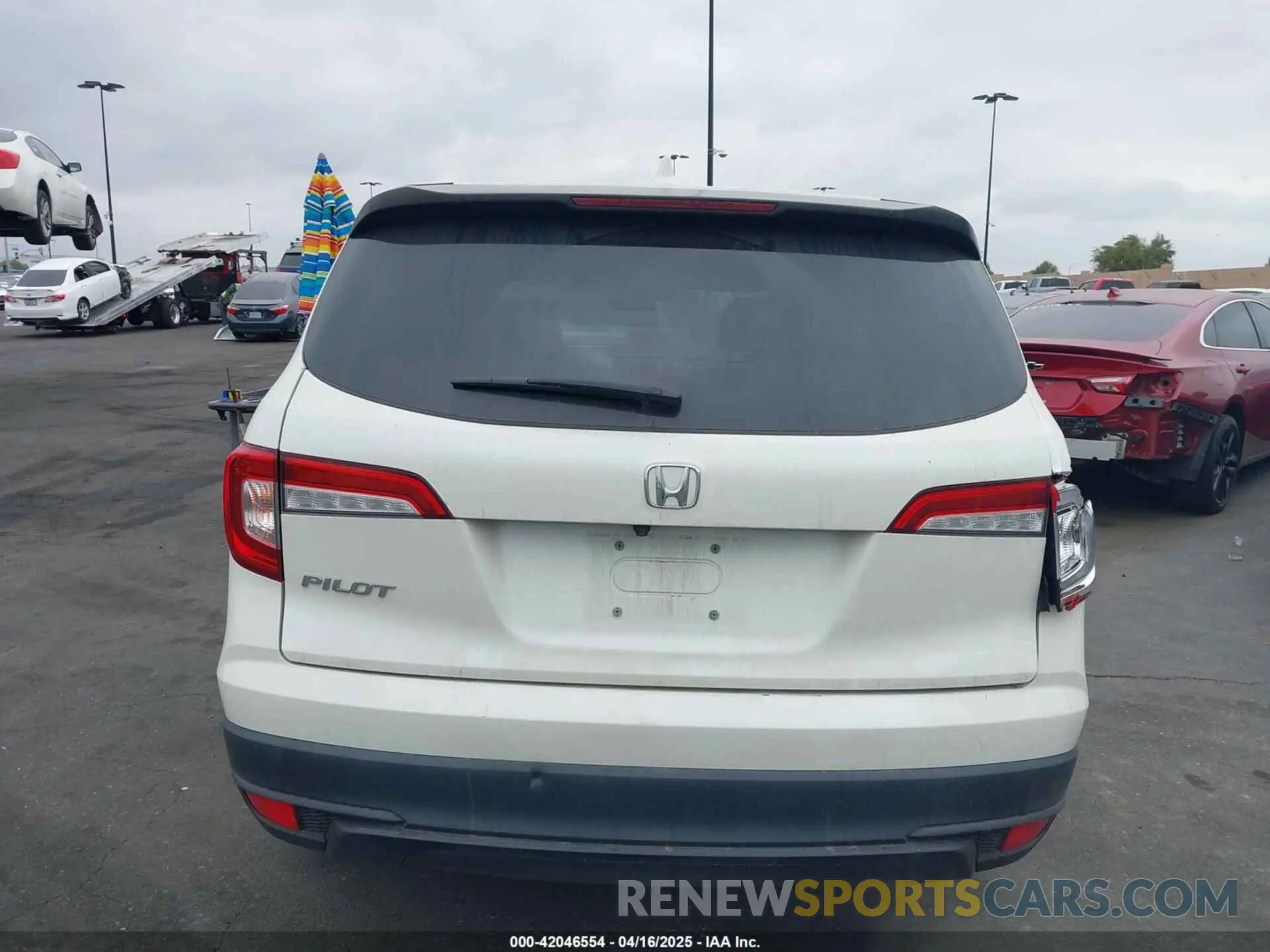 17 Photograph of a damaged car 5FNYF5H15KB026075 HONDA PILOT 2019