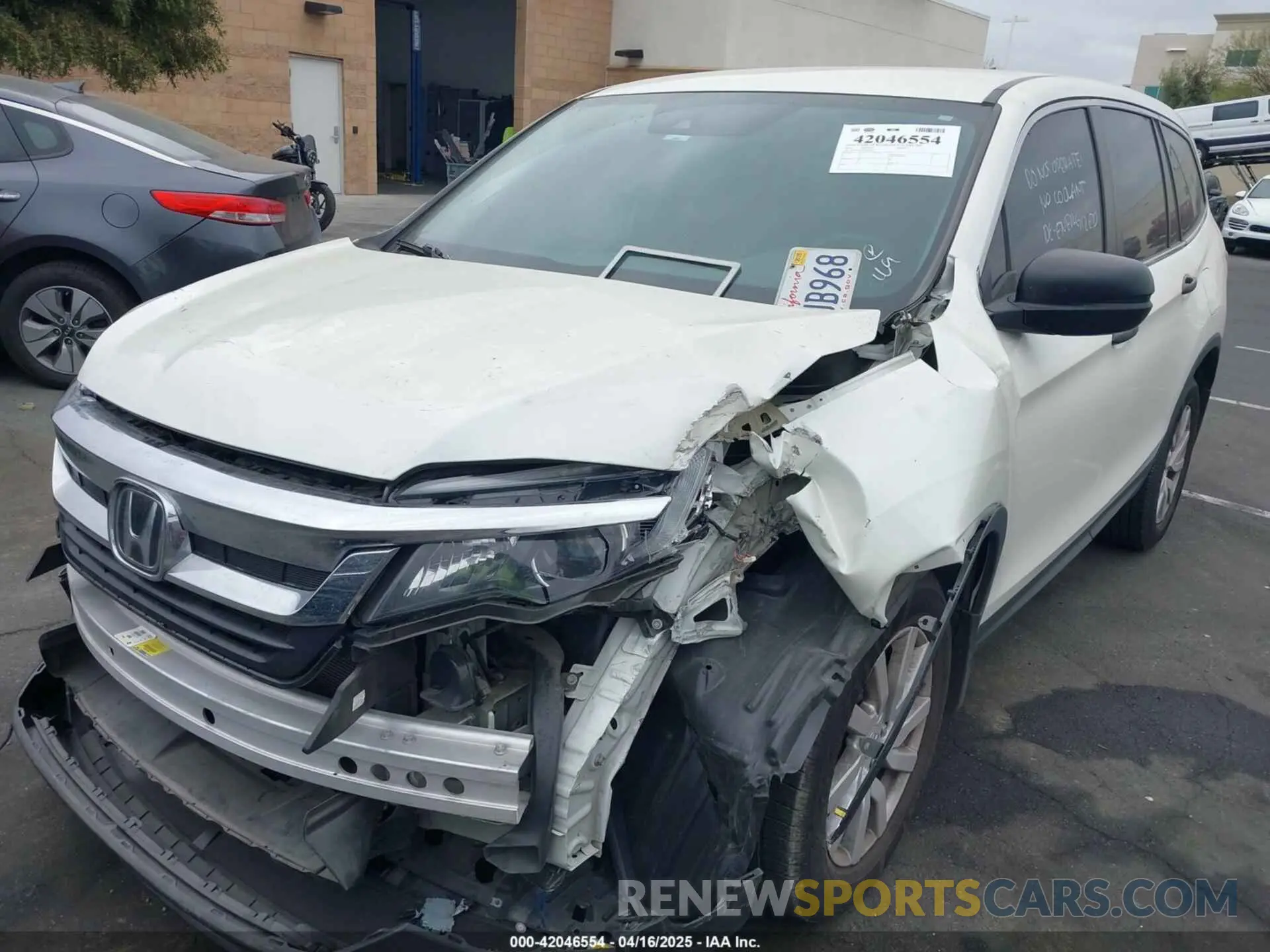6 Photograph of a damaged car 5FNYF5H15KB026075 HONDA PILOT 2019