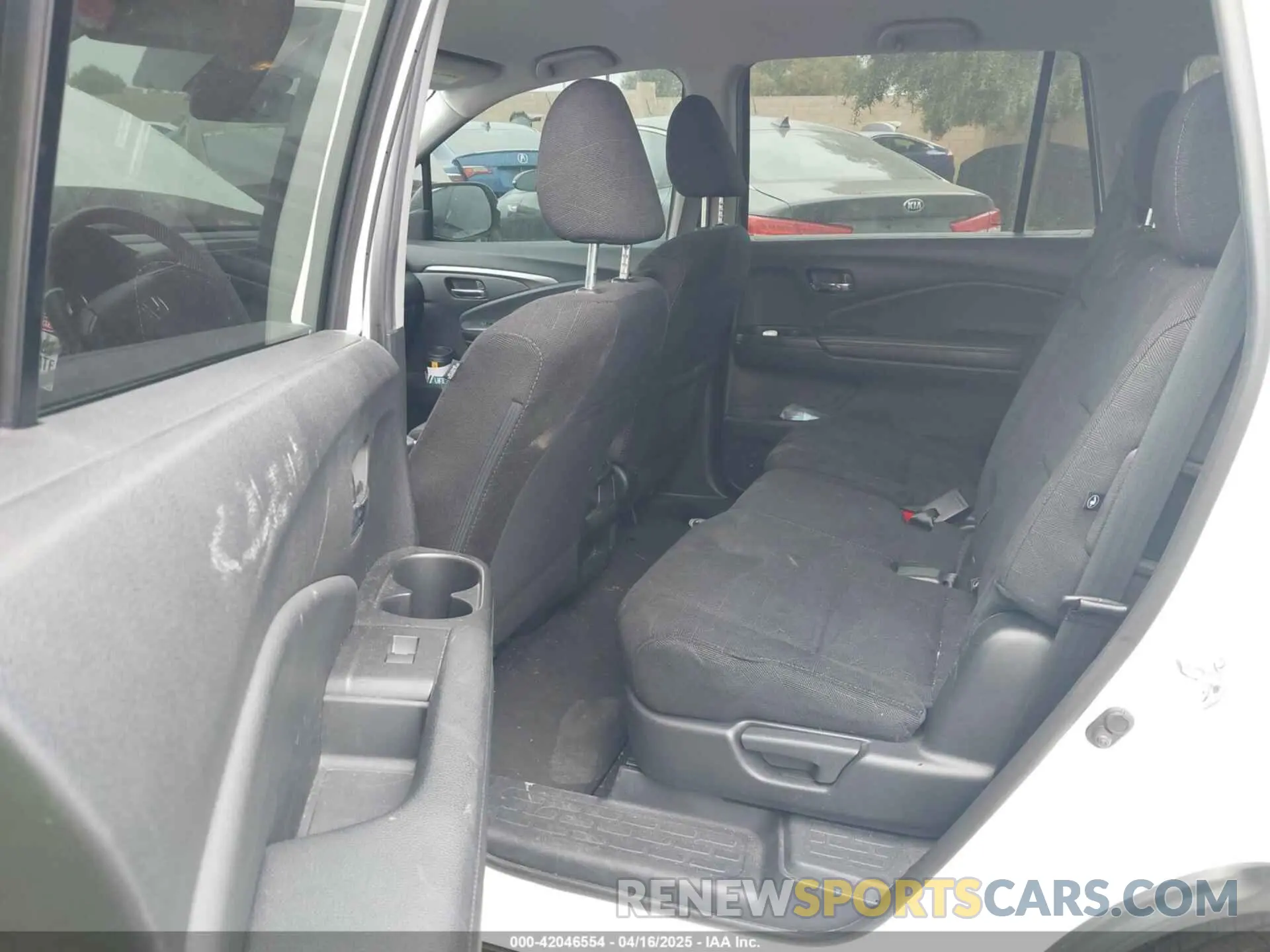 8 Photograph of a damaged car 5FNYF5H15KB026075 HONDA PILOT 2019