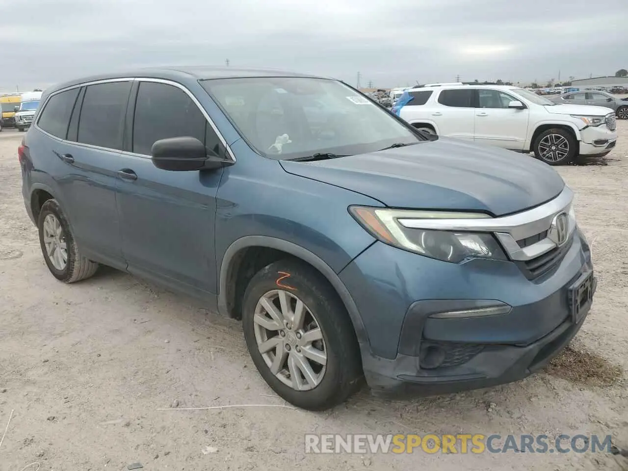 4 Photograph of a damaged car 5FNYF5H17KB009794 HONDA PILOT 2019