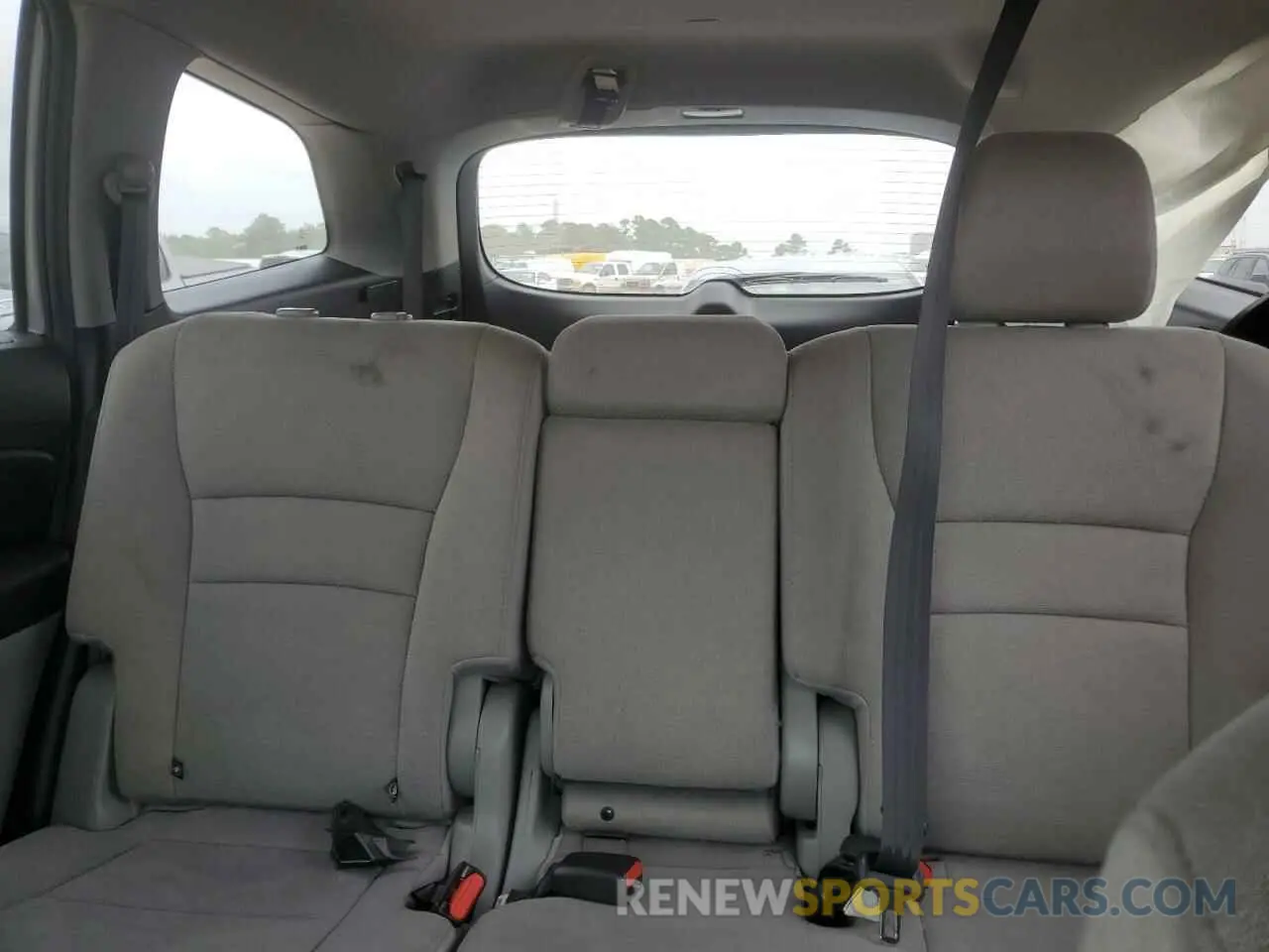 10 Photograph of a damaged car 5FNYF5H30KB031167 HONDA PILOT 2019